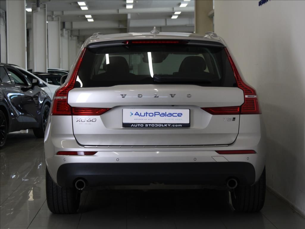 Volvo XC60, 2,0 T5 184kW AWD Mom.PRO Pano. - fotka 4