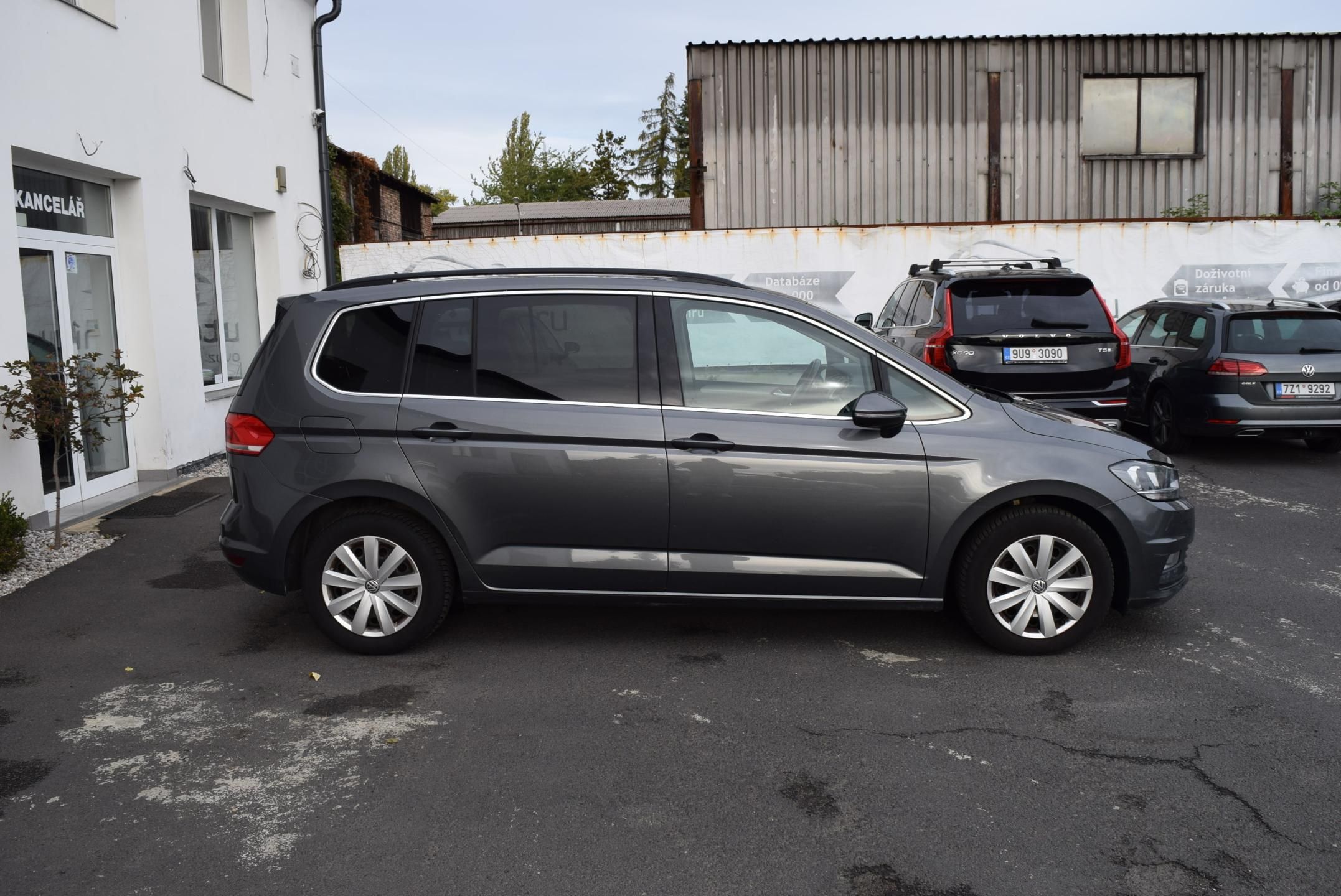 Volkswagen Touran, 1.2TSI 81kw CLBMT 7MÍST TAŽNÉ - fotka 6