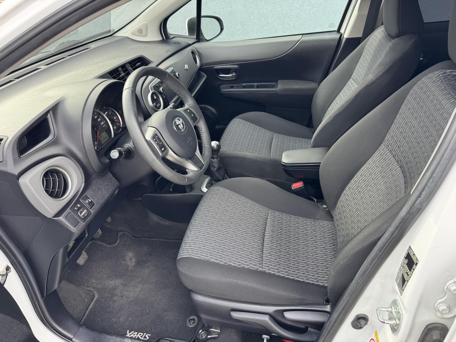 Toyota Yaris, 1,33 Dual VVT-i, ČR, 1.MAJ. - fotka 5
