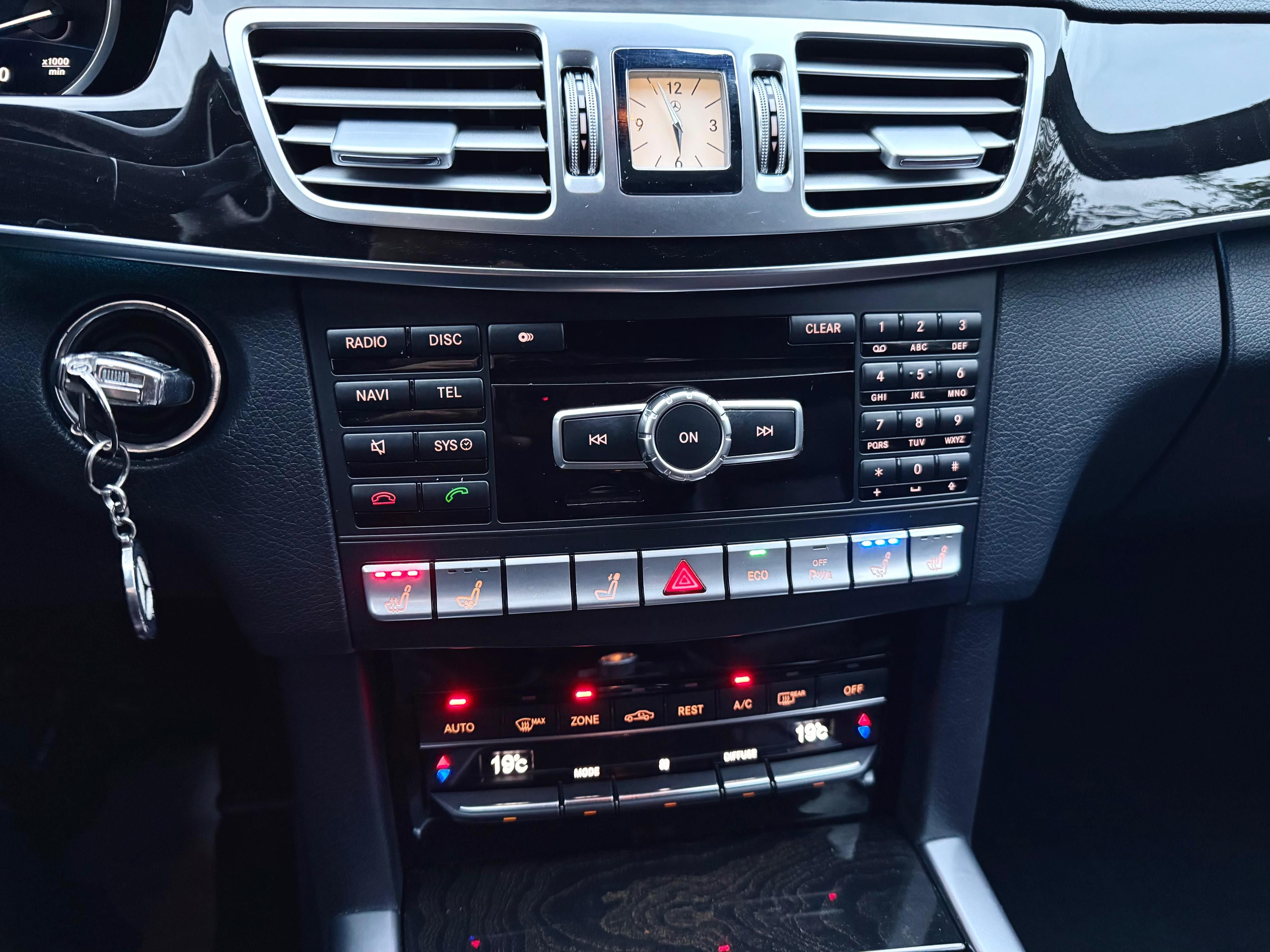 Mercedes-Benz Třídy E, 350CDI 185kW 4MATIC - fotka 6