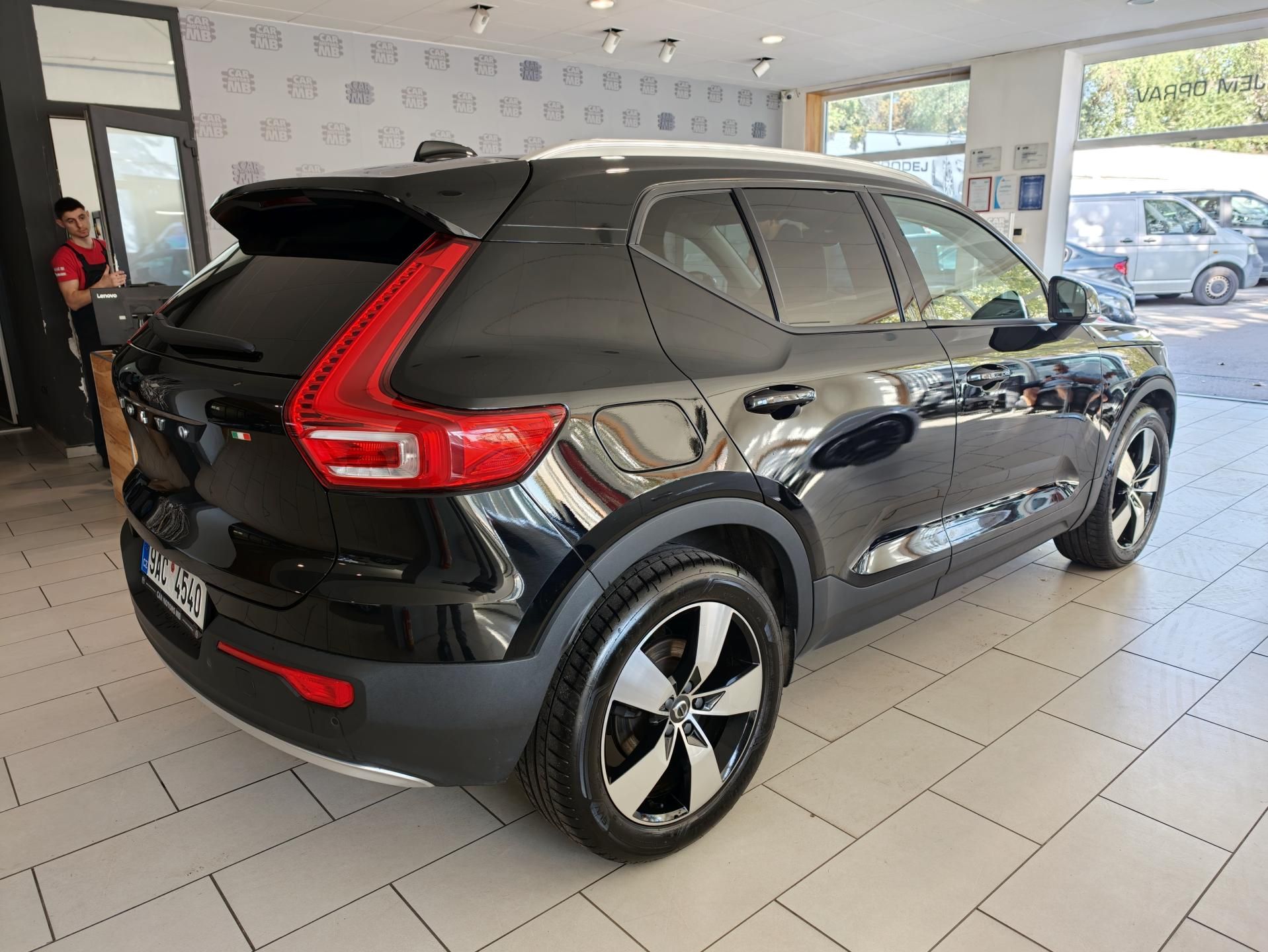 Volvo XC40, D3 AWD Momentum+Winter Pack - fotka 5
