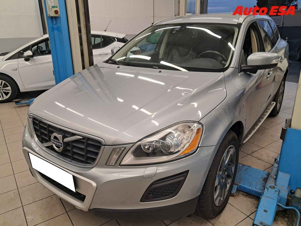 Volvo XC60, 2.4D5 4x4,ČR