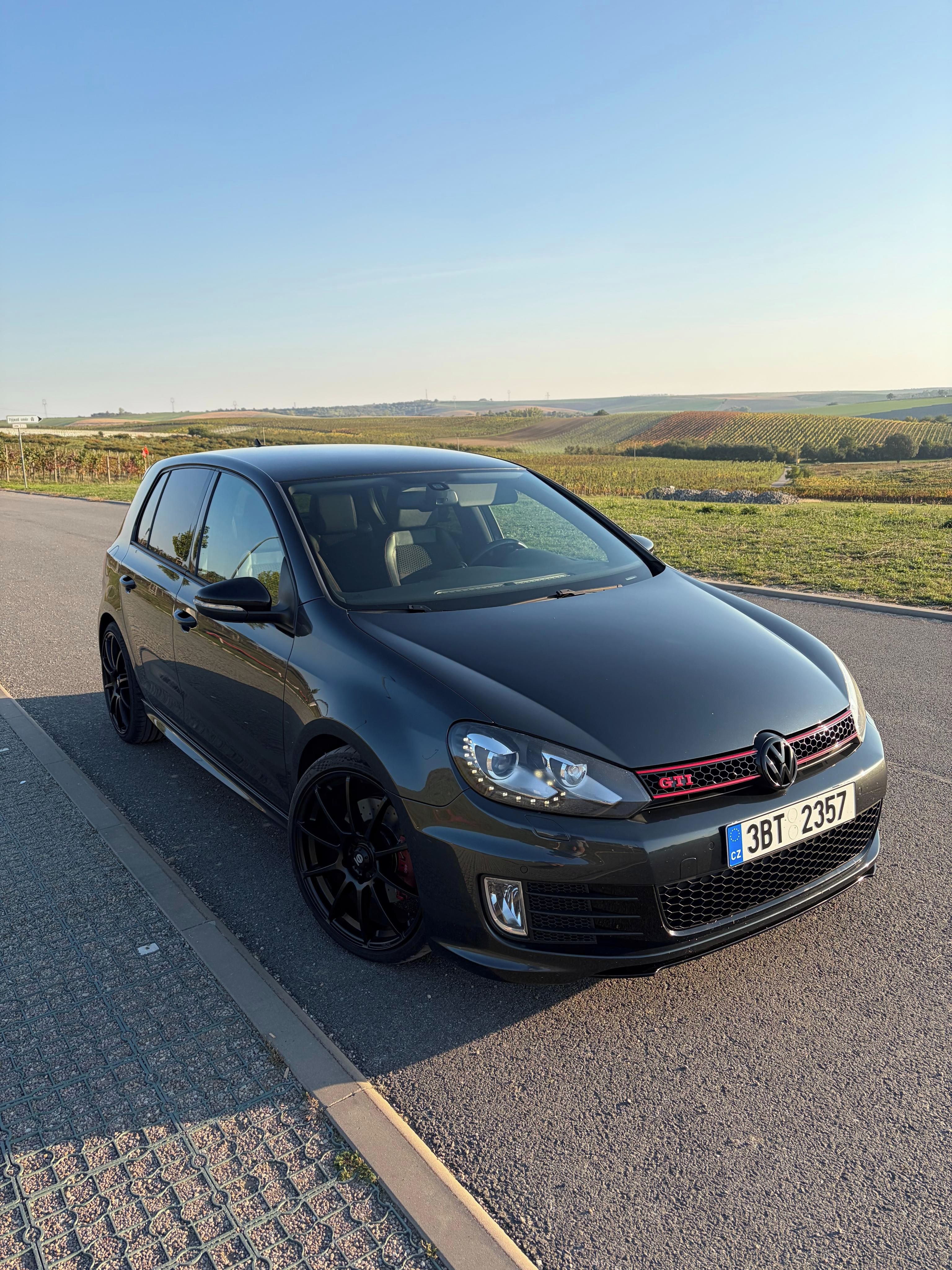 Volkswagen Golf, 6 GTI edice 35 - fotka 2