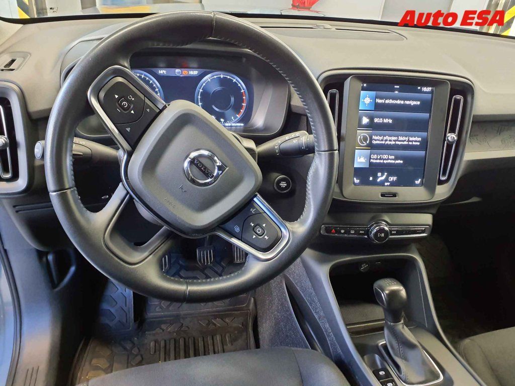 Volvo XC40, 1.5 i T2,2.maj,ČR - fotka 3