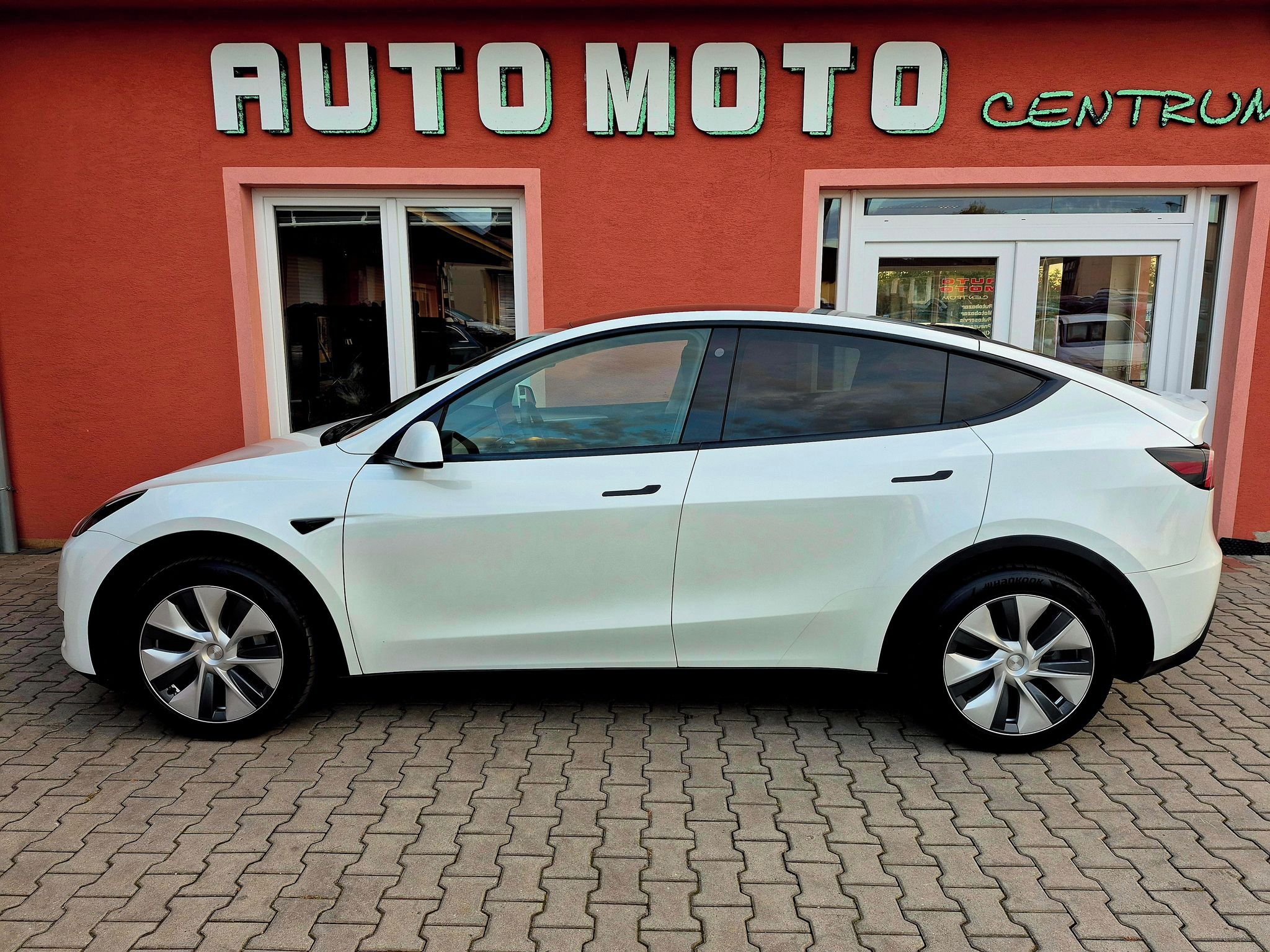 Tesla Model Y, Long Range Dual Motor, Berlín - fotka 2
