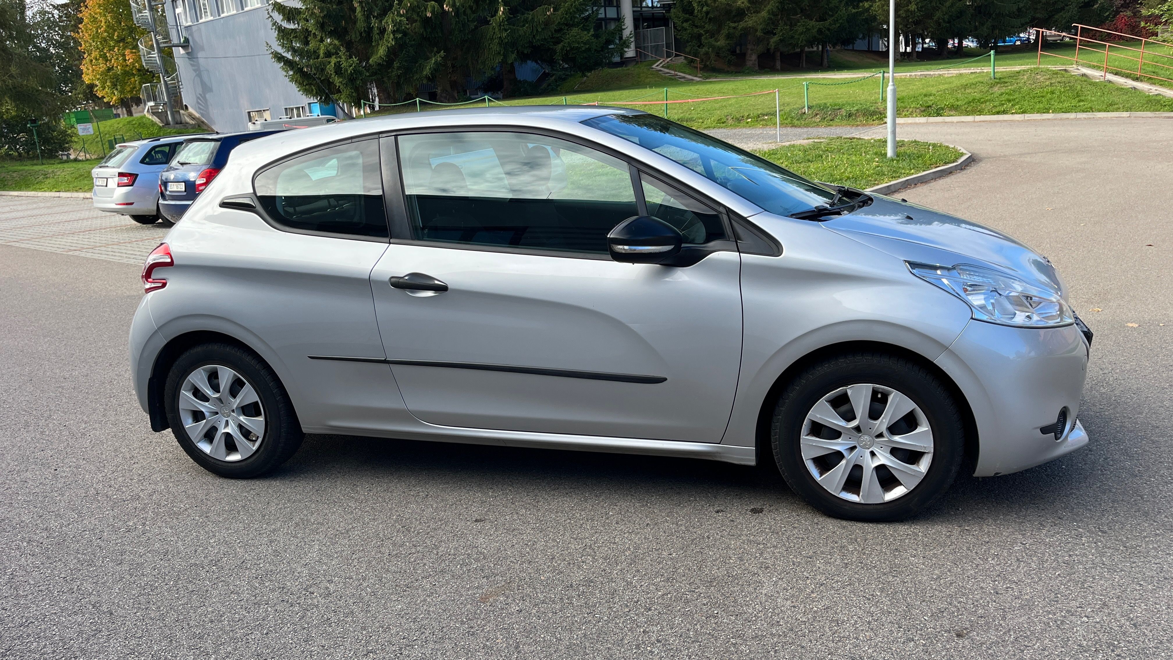 Peugeot 208, Peugeot 208 , 1.0 / 50 kW  3dv - fotka 3