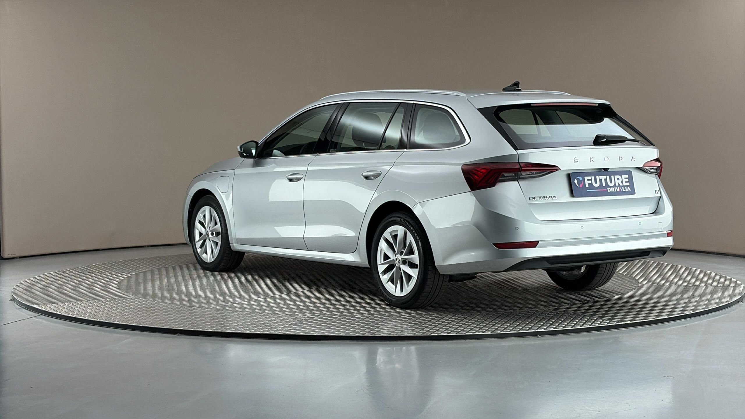 Škoda Octavia, 1.4 TSI iV DSG Style Combi - fotka 2