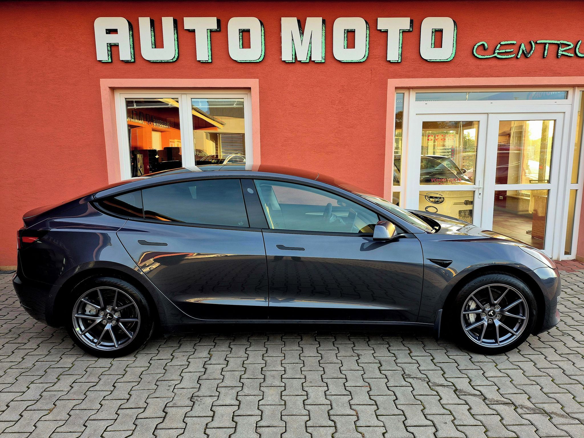 Tesla Model 3, Long Range Dual Motor - 366 kW - fotka 5