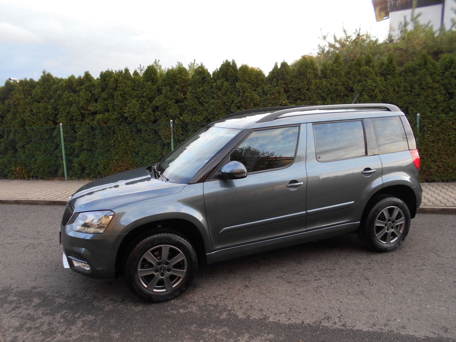 Škoda Yeti, 1,2 TSI  81 KW- FAMILY-1 MAJ - fotka 2