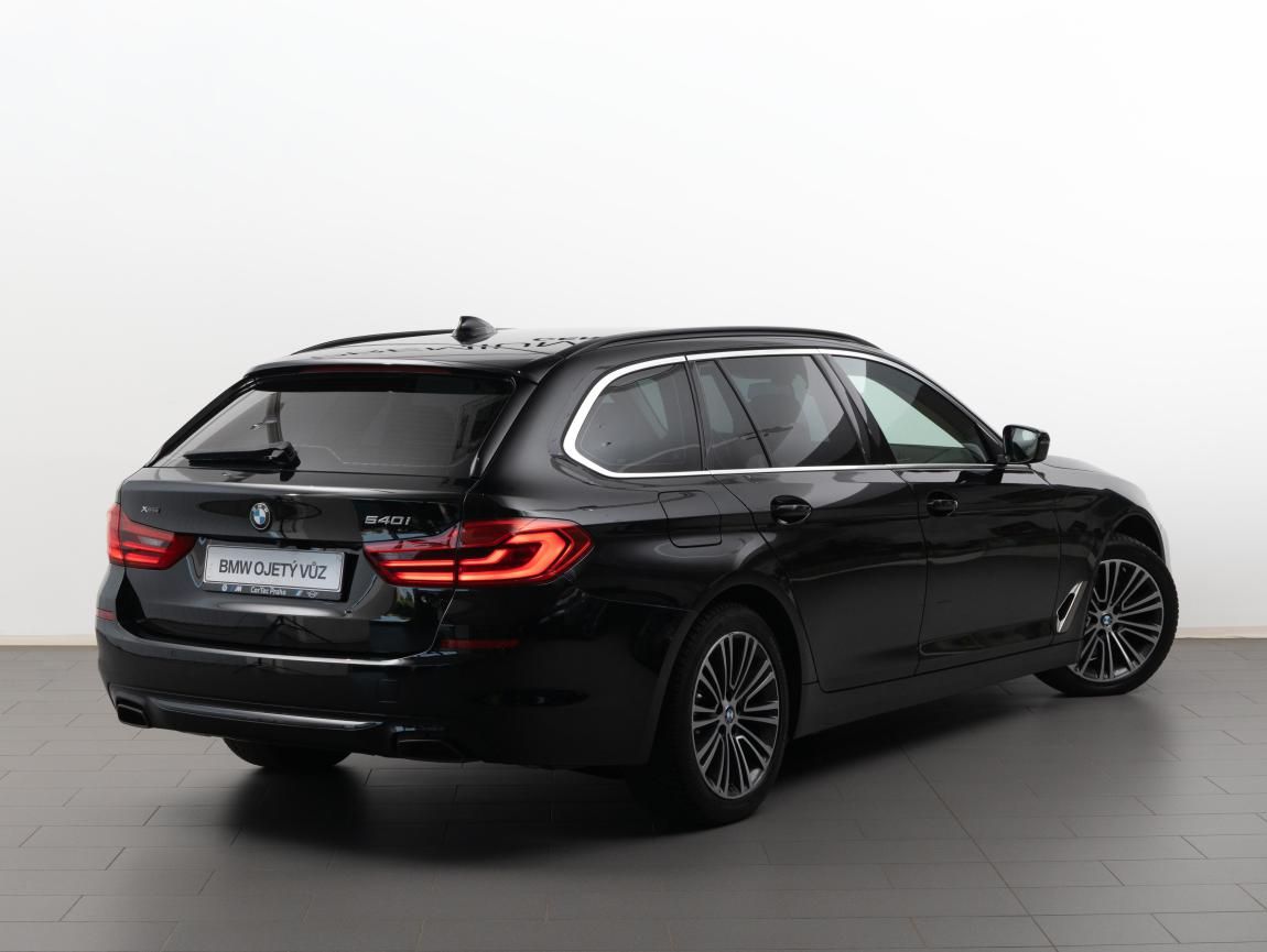 BMW Řada 5, 540i xDrive Touring - fotka 5