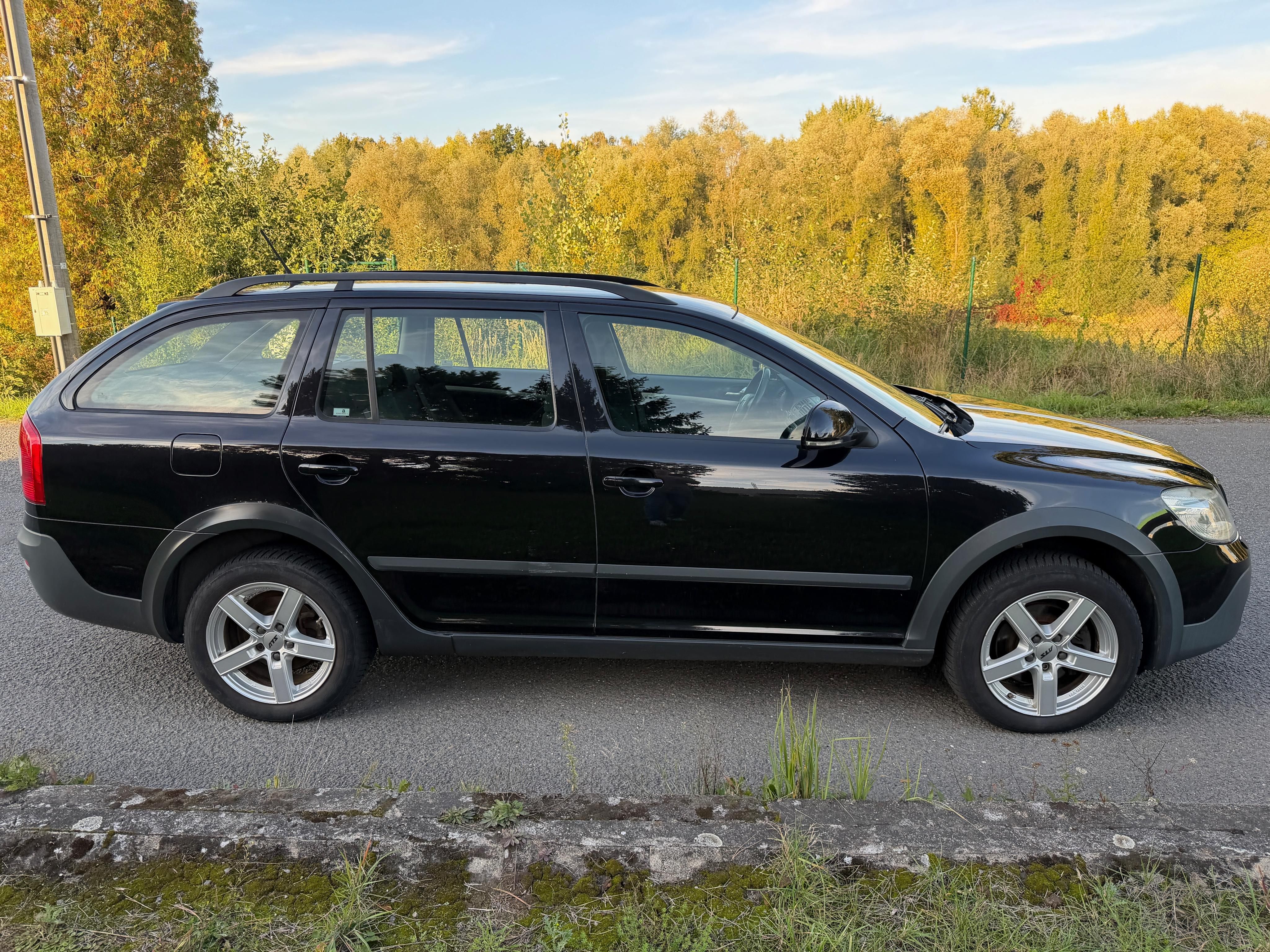 Škoda Octavia, 2.0TDi-SCOUT,manuál,1.maj - fotka 2
