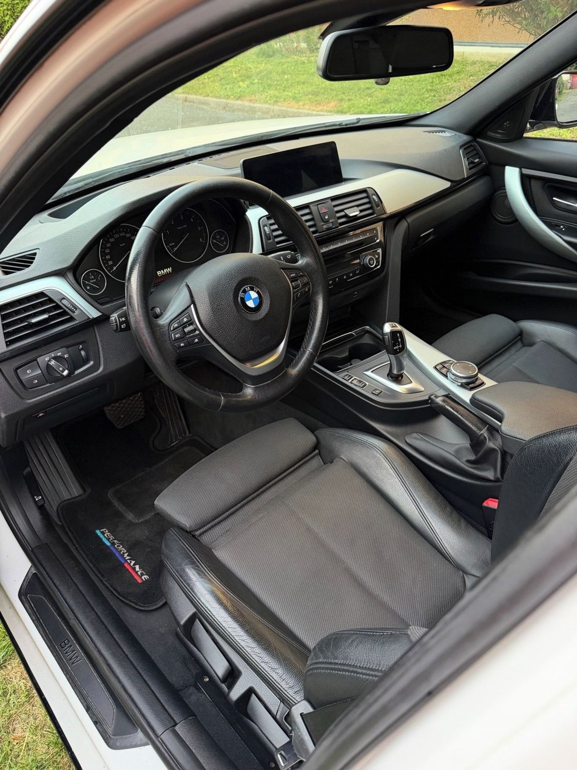 BMW Řada 3, BMW 320d xDrive – 140 kW - fotka 4
