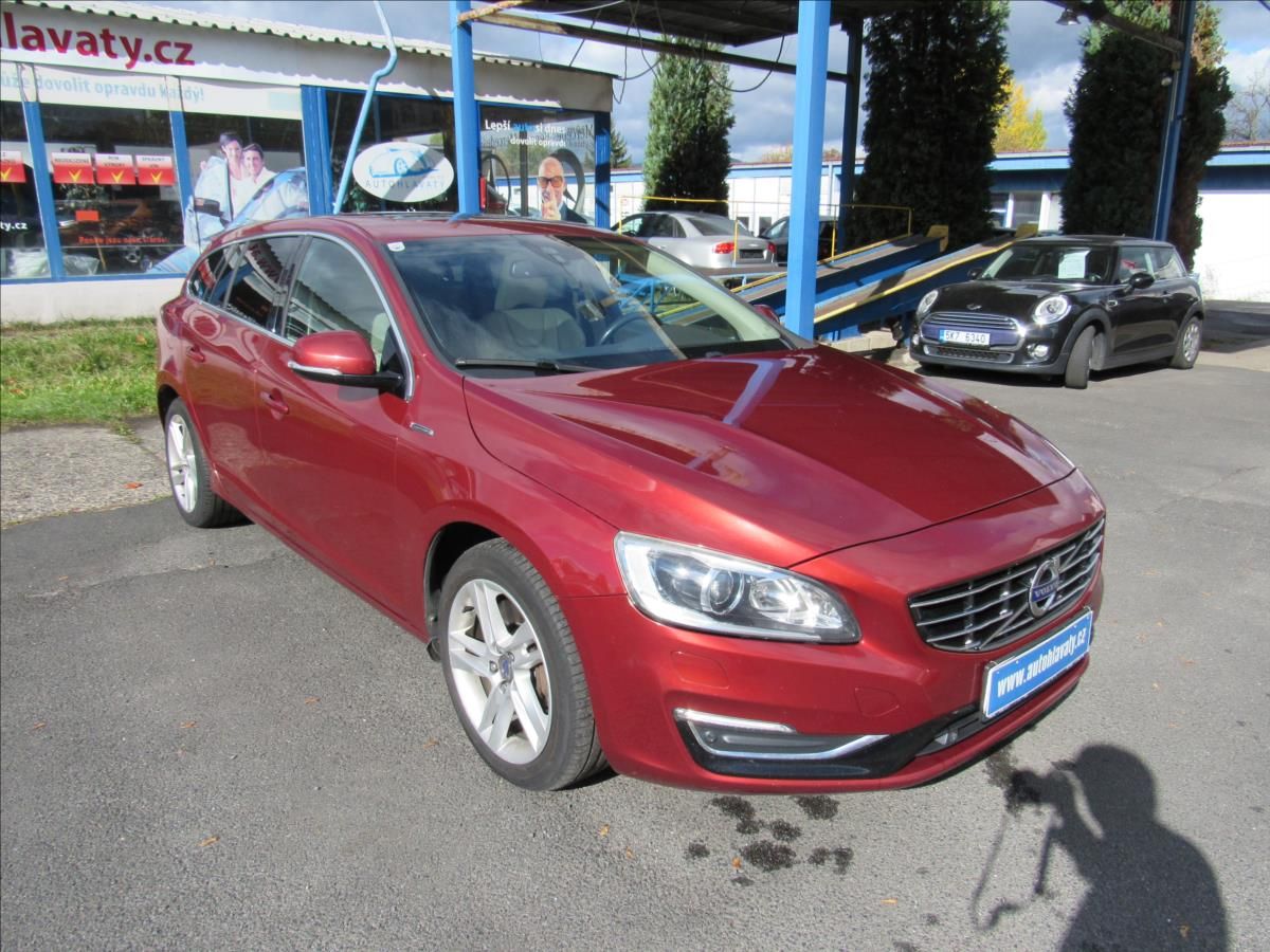 Volvo V60, 2,4 D6 AWD Plug-in Hybrid - fotka 3