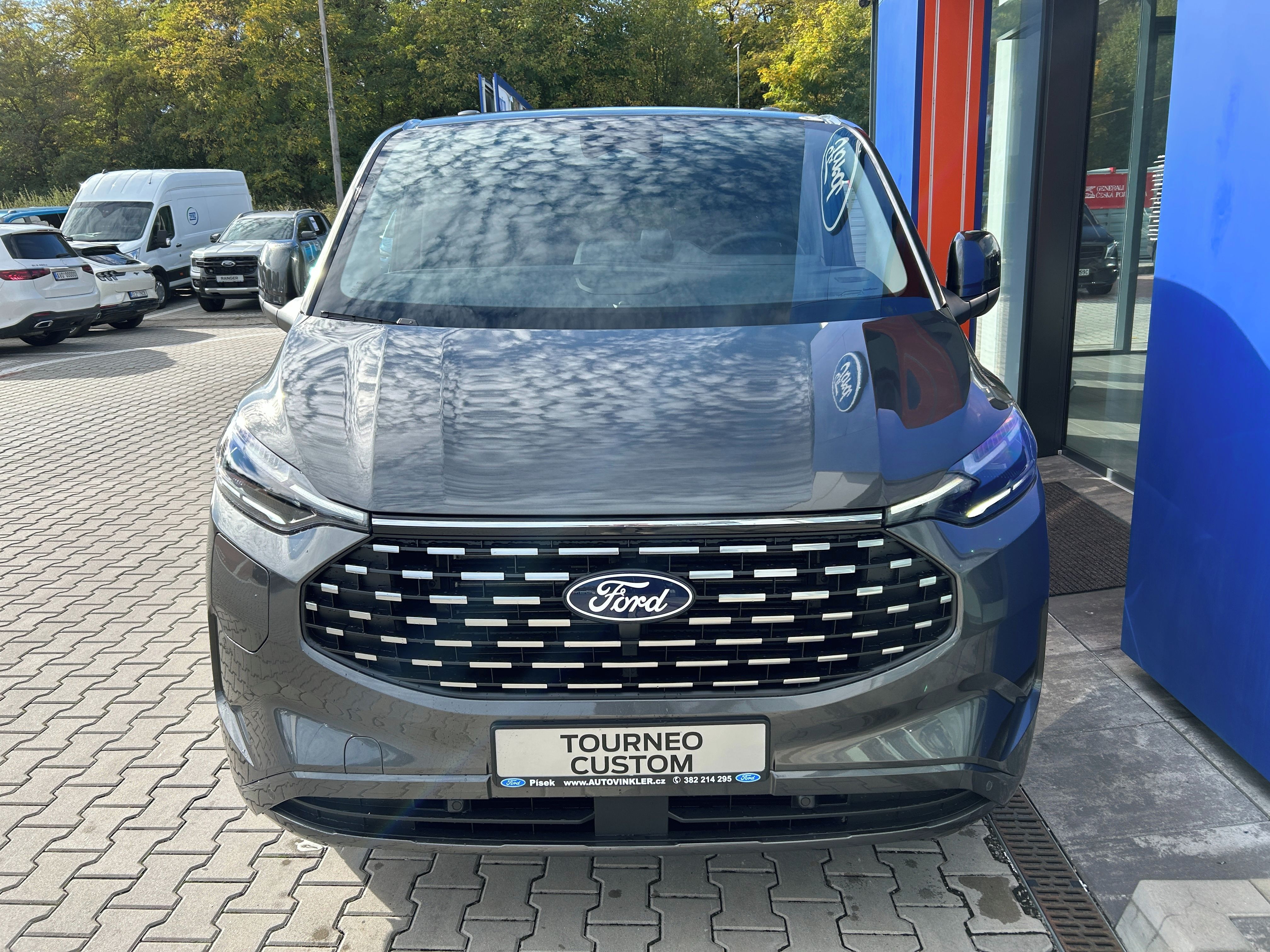 Ford Tourneo Custom, Titanium  L1 2.5 PHEV 171kW - fotka 2