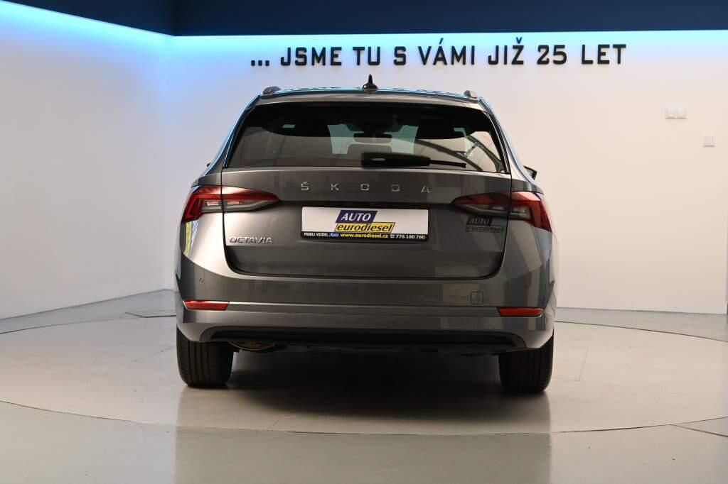 Škoda Octavia, 2.0 LED CLEVER Virtual Kamera - fotka 6