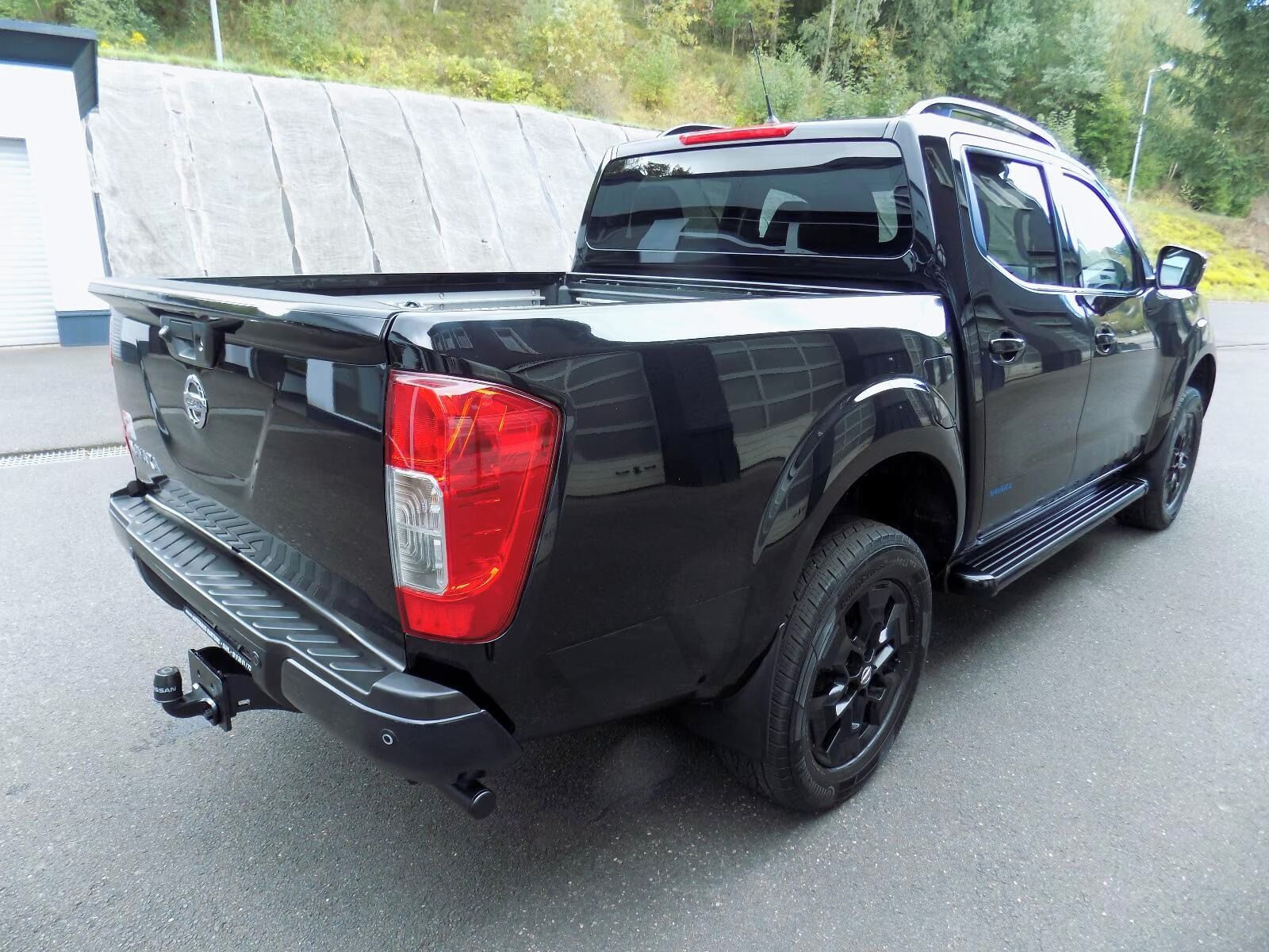 Nissan Navara, 2.3 DC 4x4 Aut. N-Guard*360°* - fotka 4