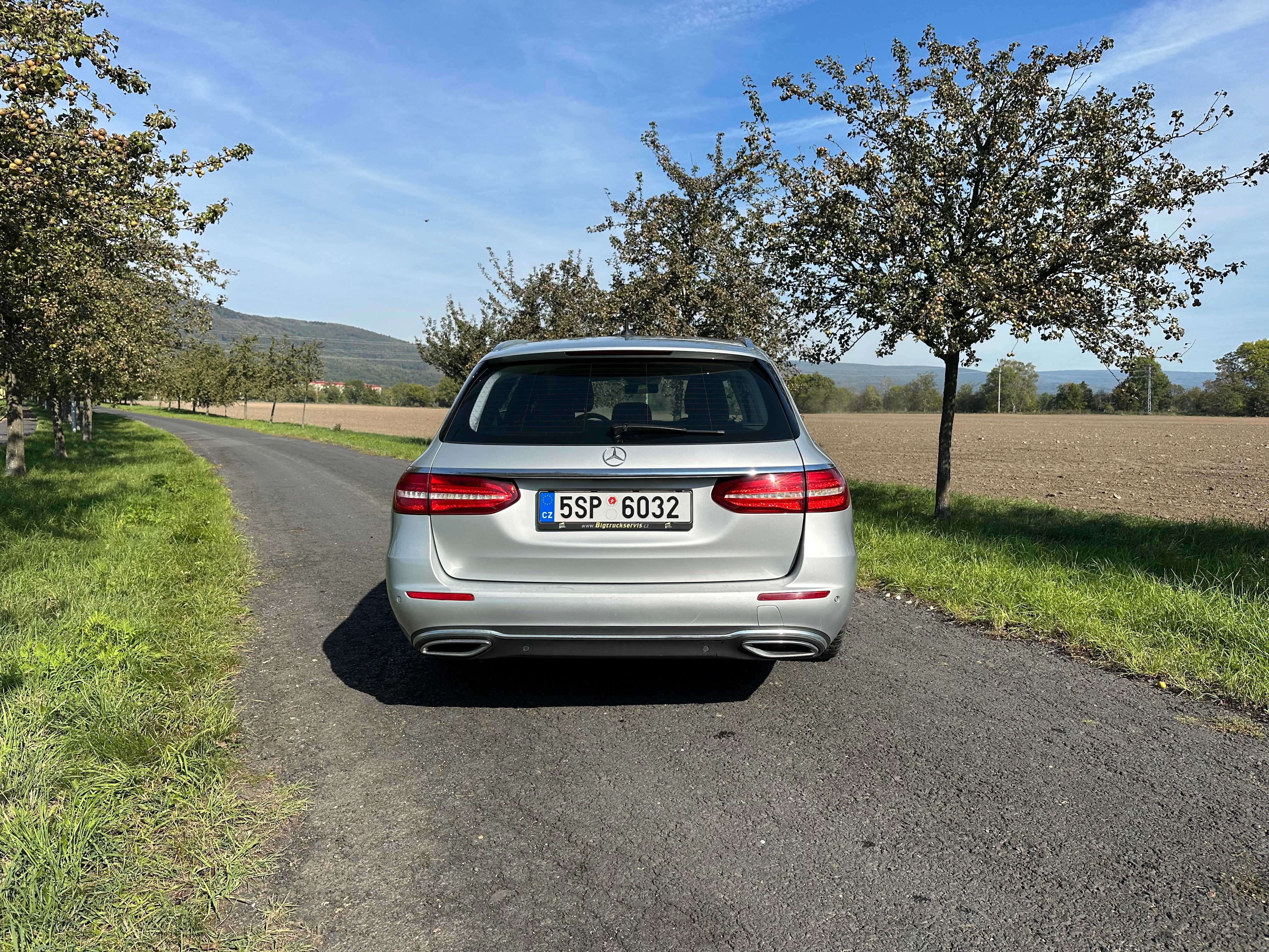 Mercedes-Benz Třídy E, 220d - fotka 4