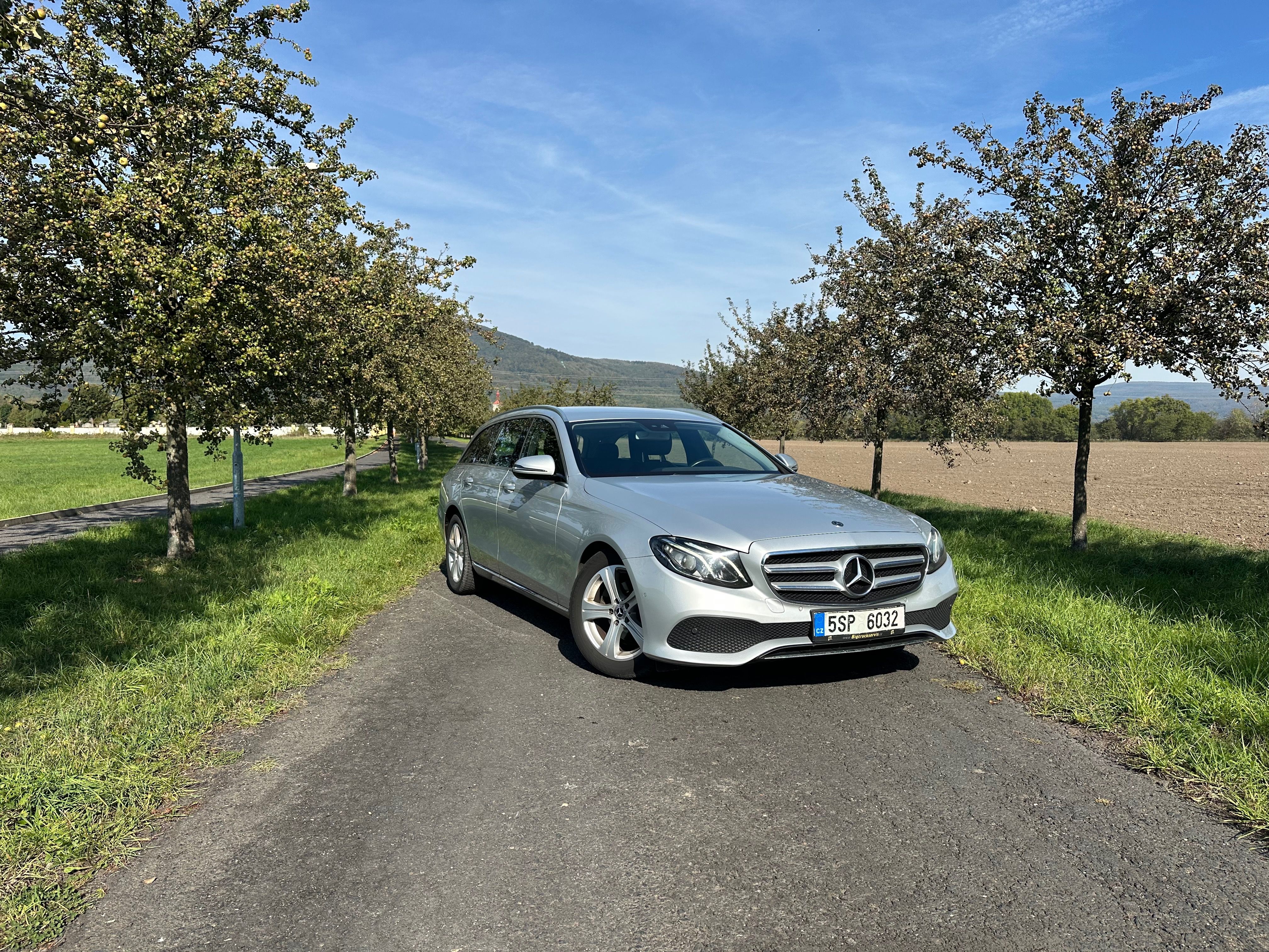 Mercedes-Benz Třídy E, 220d - fotka 2