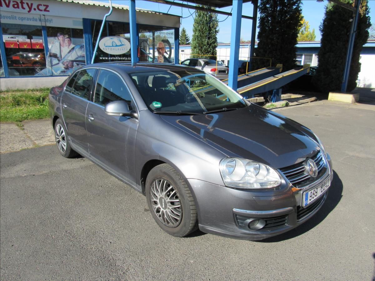 Volkswagen Jetta, 2,0 TDi 103kW - fotka 3