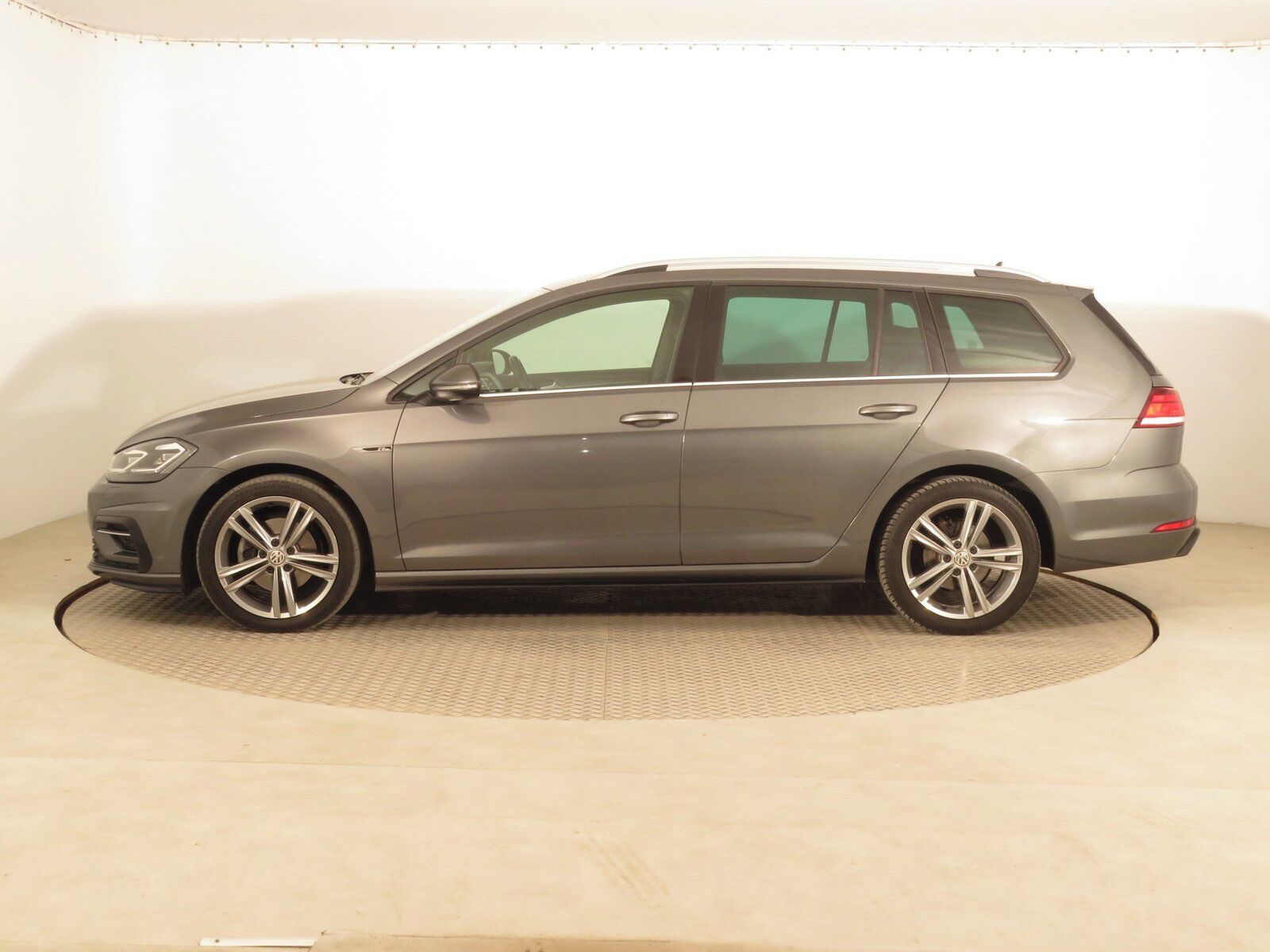 Volkswagen Golf, 1.6 TDI, R-Line, Automat - fotka 3