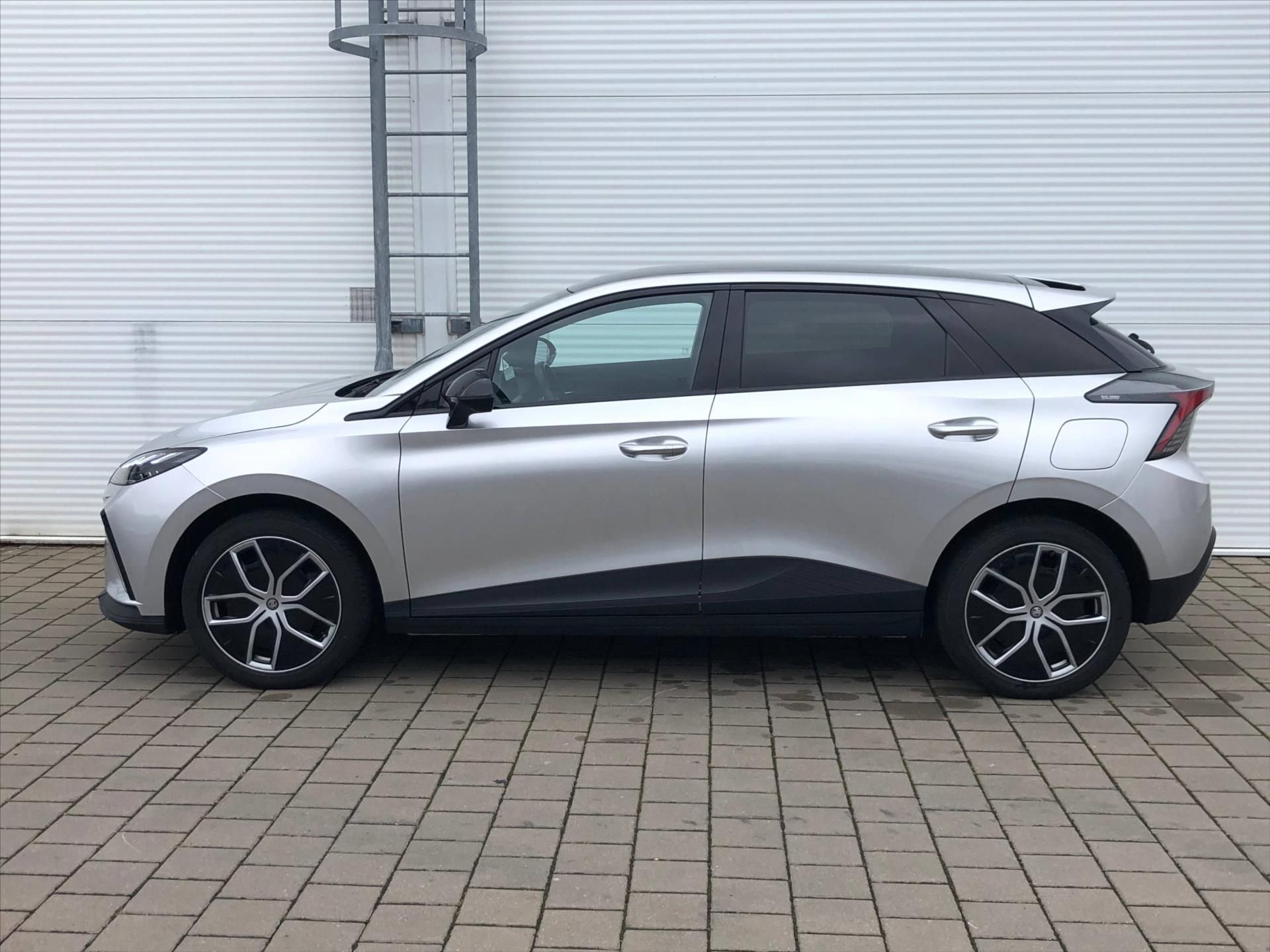 MG MG4, EV 77kWh 245k 1AT 4x2  Exclusi - fotka 6