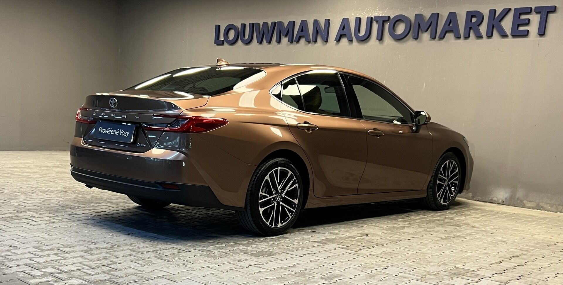 Toyota Camry, 2,5 Hybrid AT Prestige - fotka 2