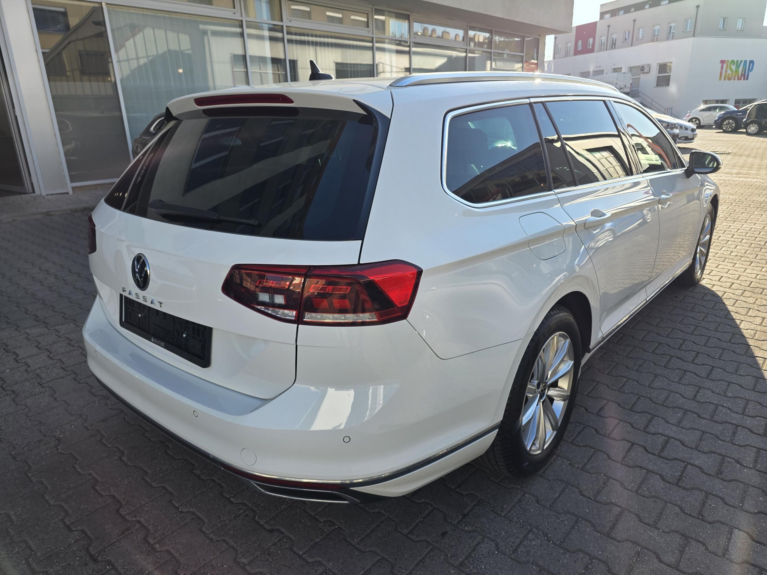 Volkswagen Passat Variant, Elegance 2.0 TDI 110kW DSG - fotka 6