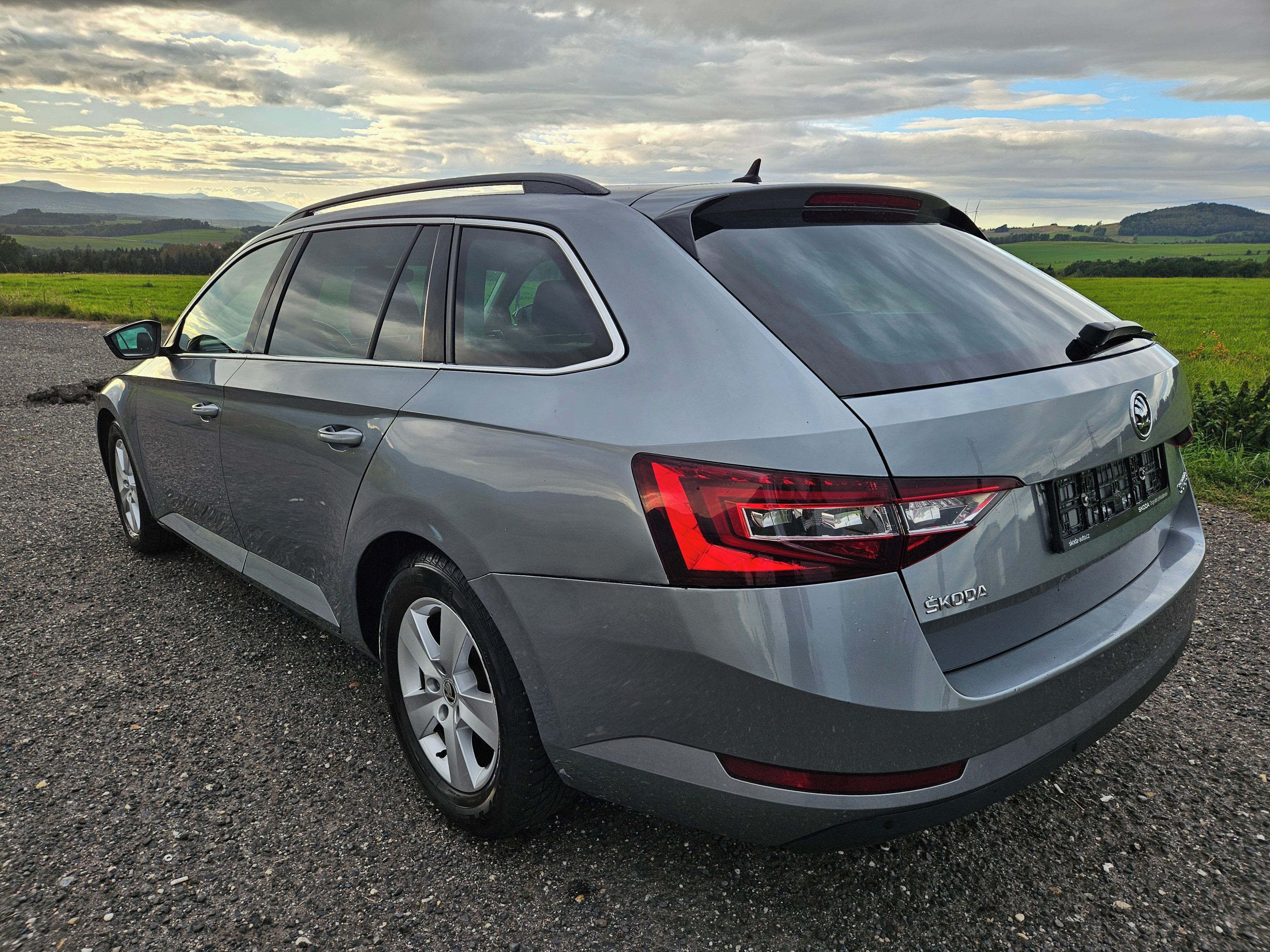 Škoda Superb, 1.6 TDi DSG - fotka 5