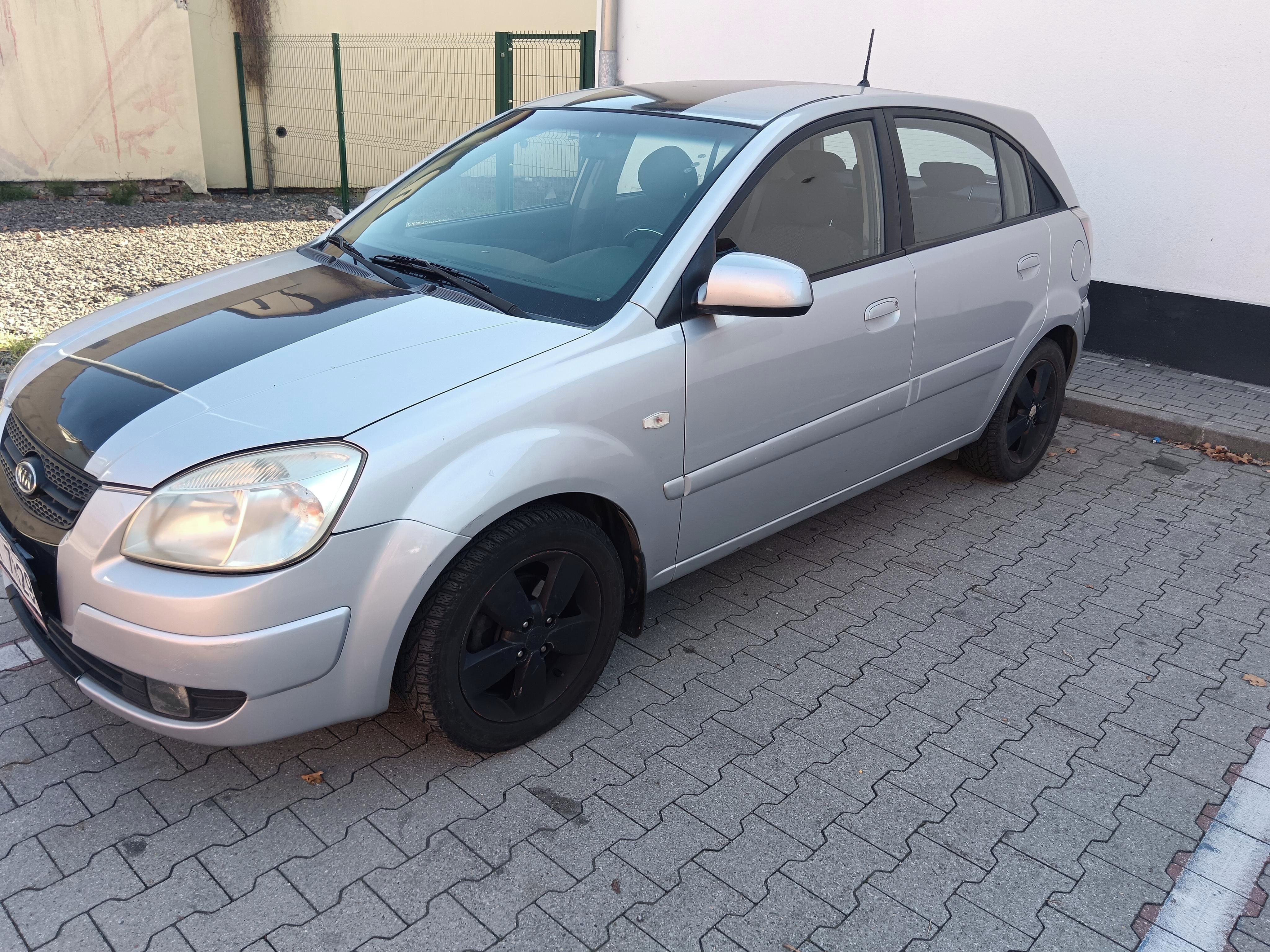Kia Rio, Kia Rio 1.4 benzín - fotka 2