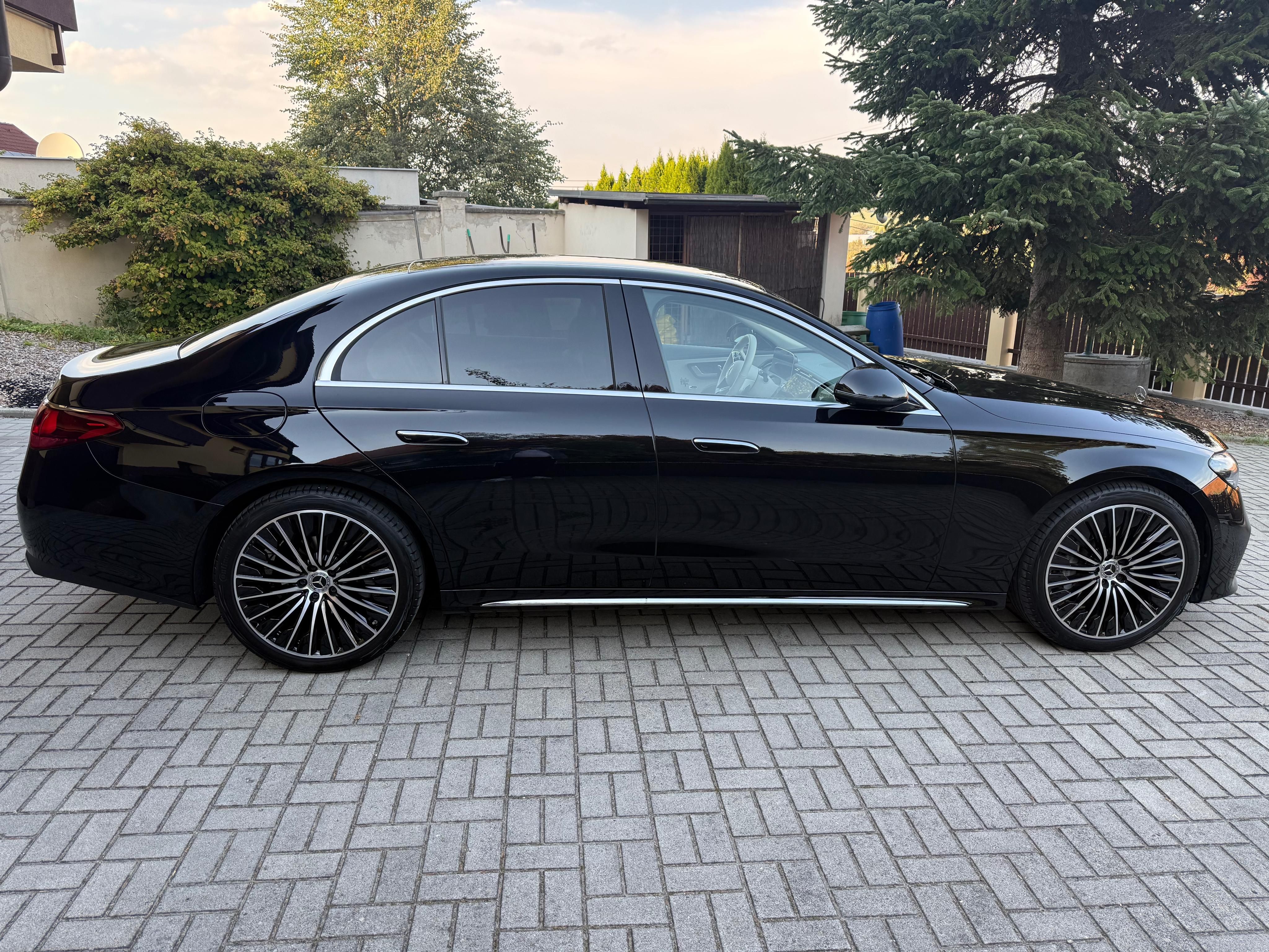Mercedes-Benz Třídy E, Mercedes - Benz E 200 4MATIC - fotka 6