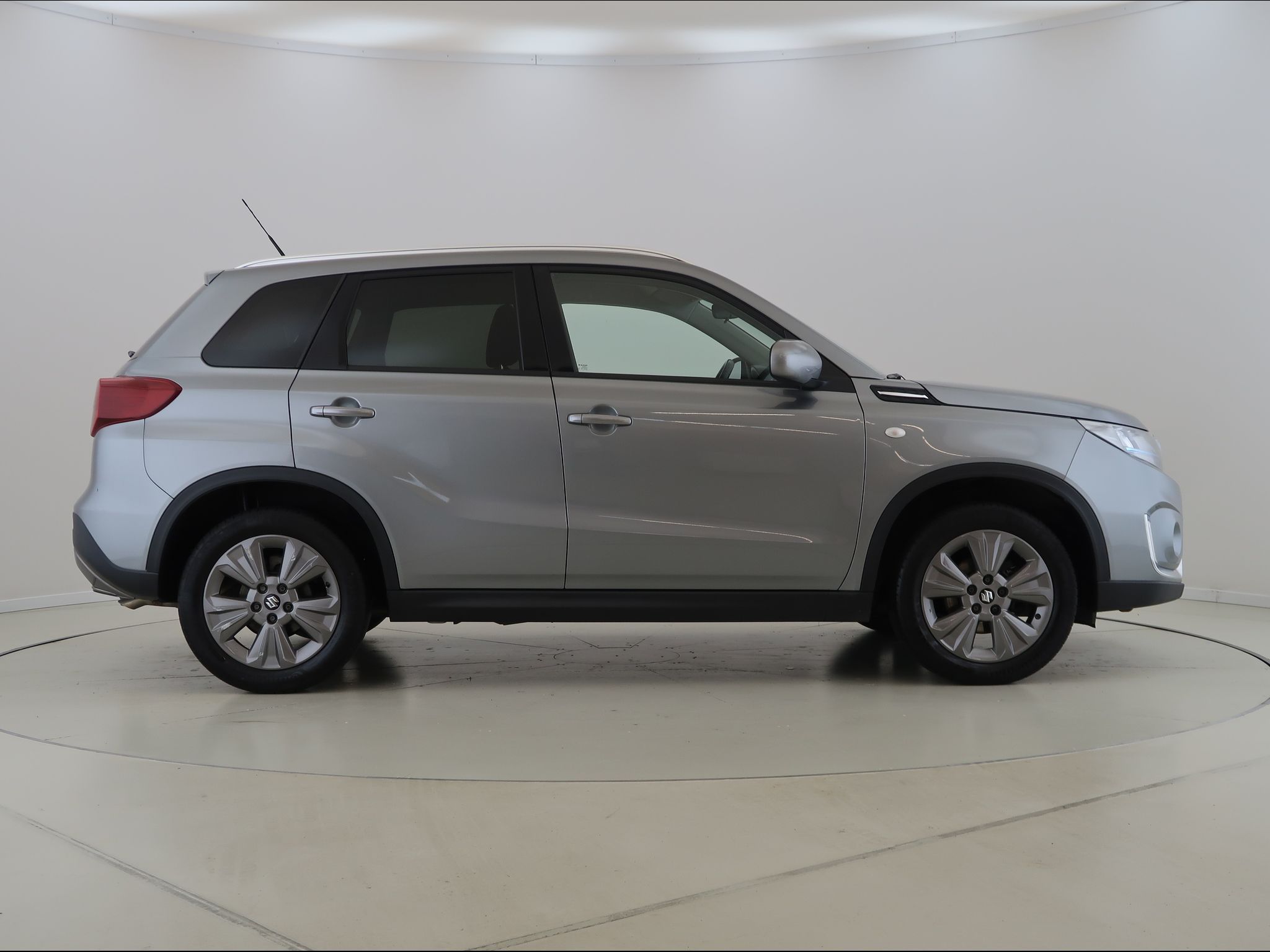 Suzuki Vitara, 1.4i,BoosterJet,95KW,CZ - fotka 4