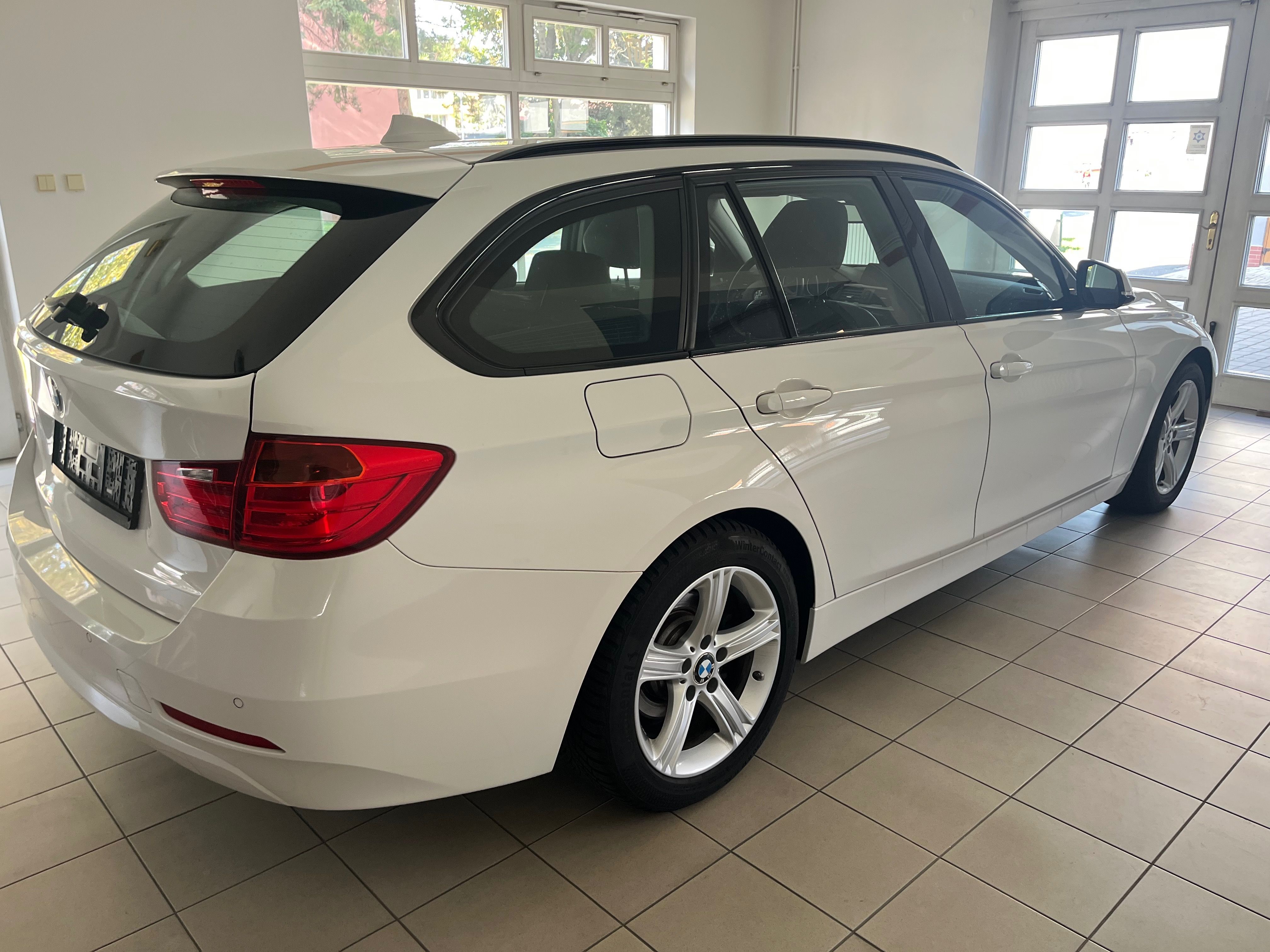 BMW Řada 3, 320i F31 - fotka 5