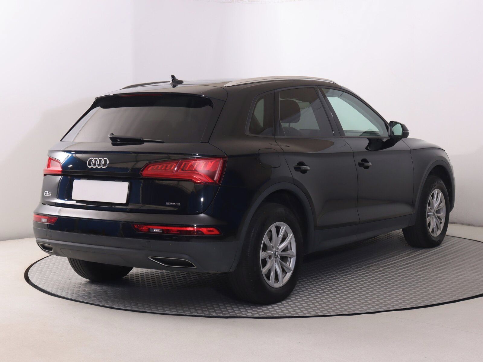 Audi Q5, 2.0 TDI, basis, 4X4, Automat - fotka 5
