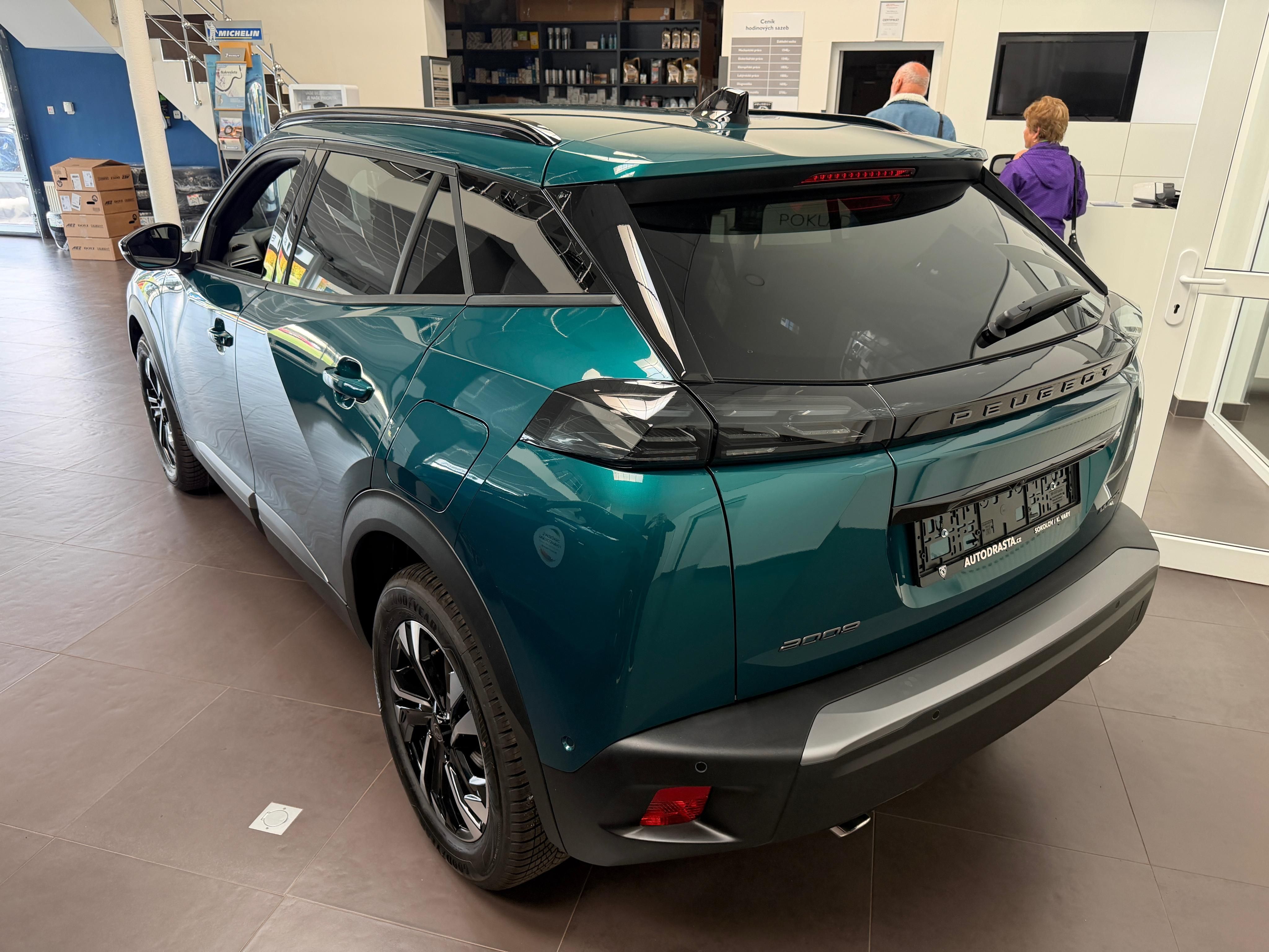 Peugeot 2008, ALLURE Hybrid 145 e-DCS6 - fotka 4