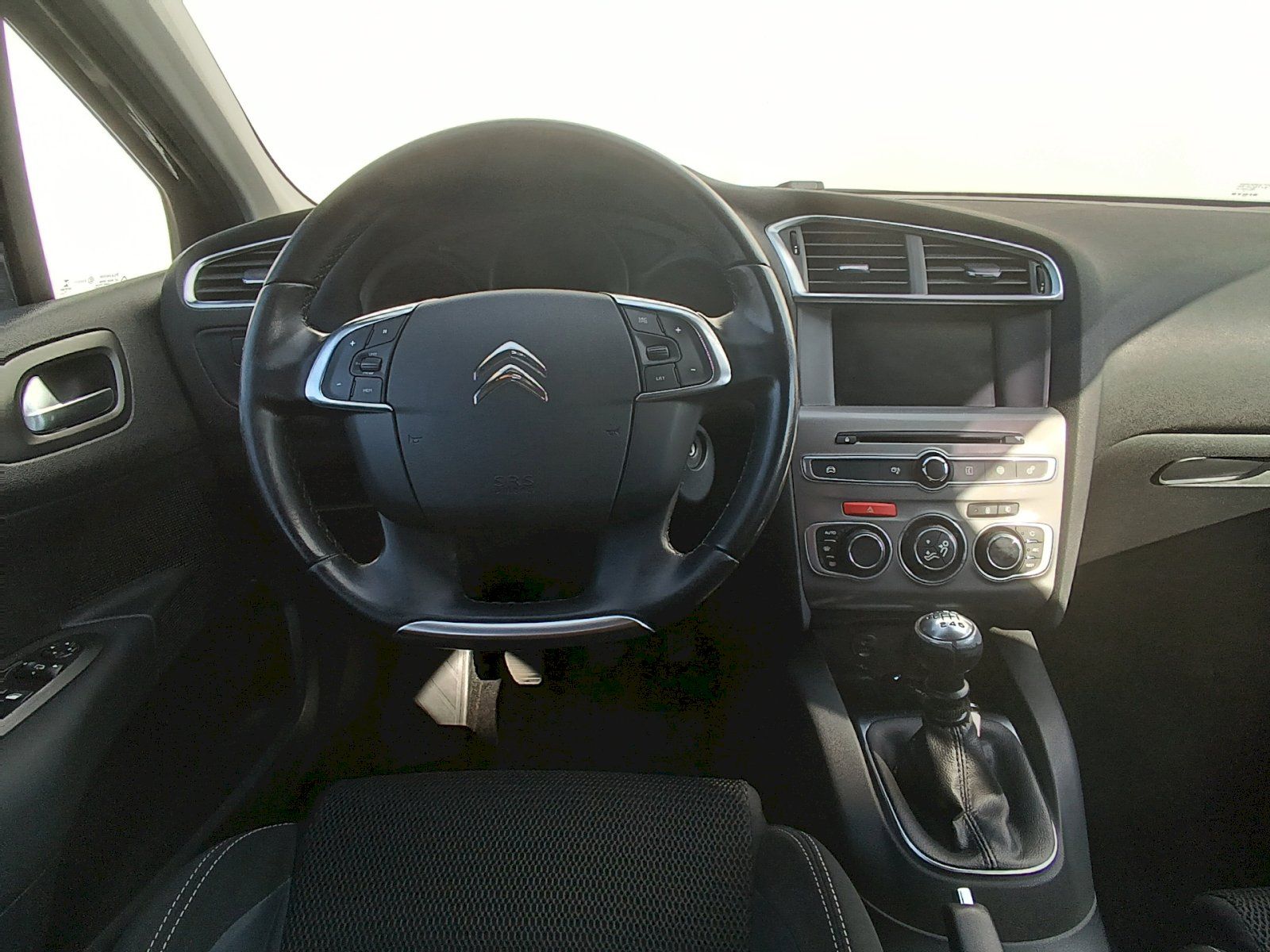 Citroën C4, FEEL 1,2i Pure Tech 96kw - fotka 5