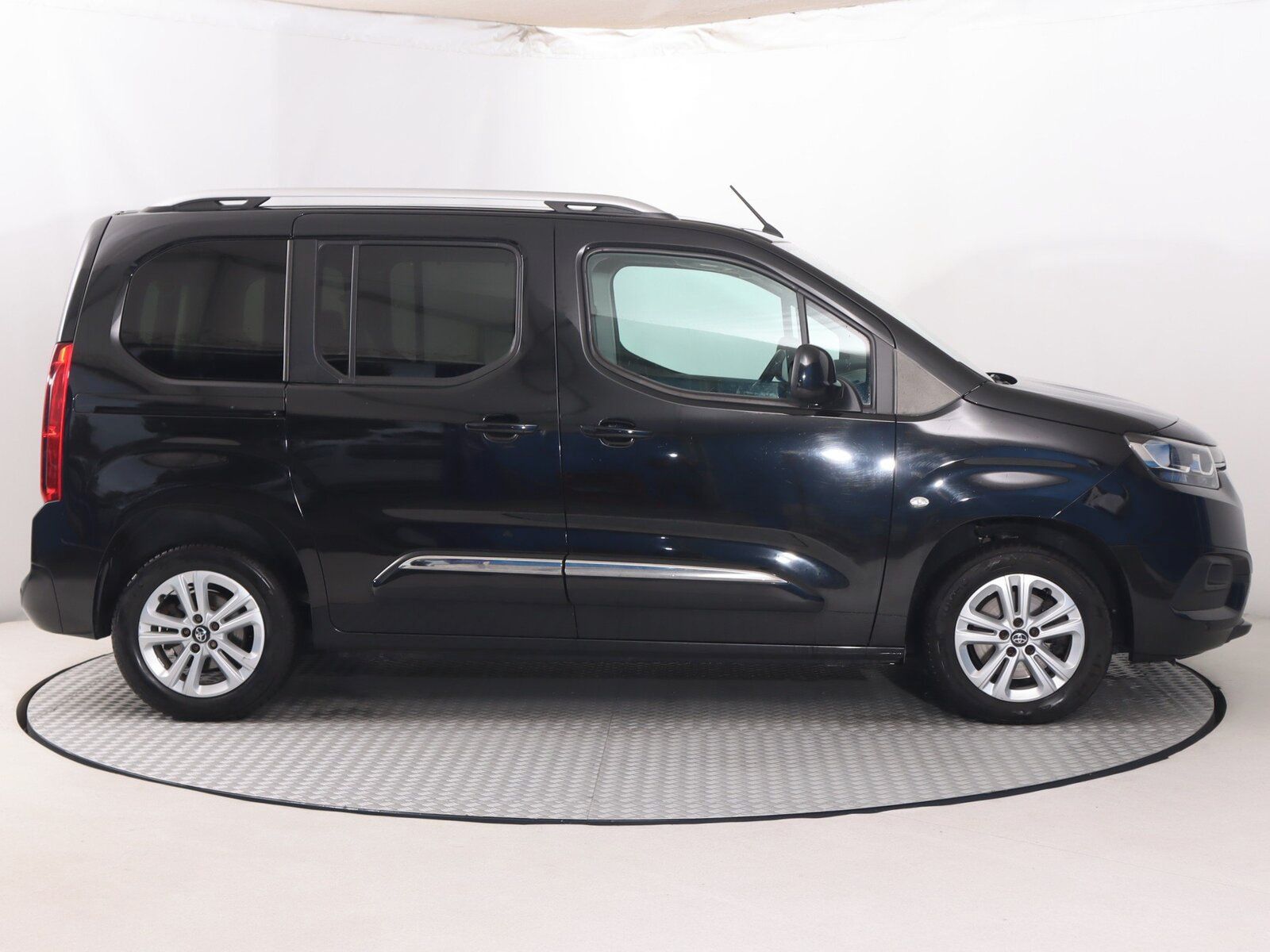 Toyota Proace City Verso, 1.5 D-4D, Shuttle, 5Míst, ČR - fotka 6