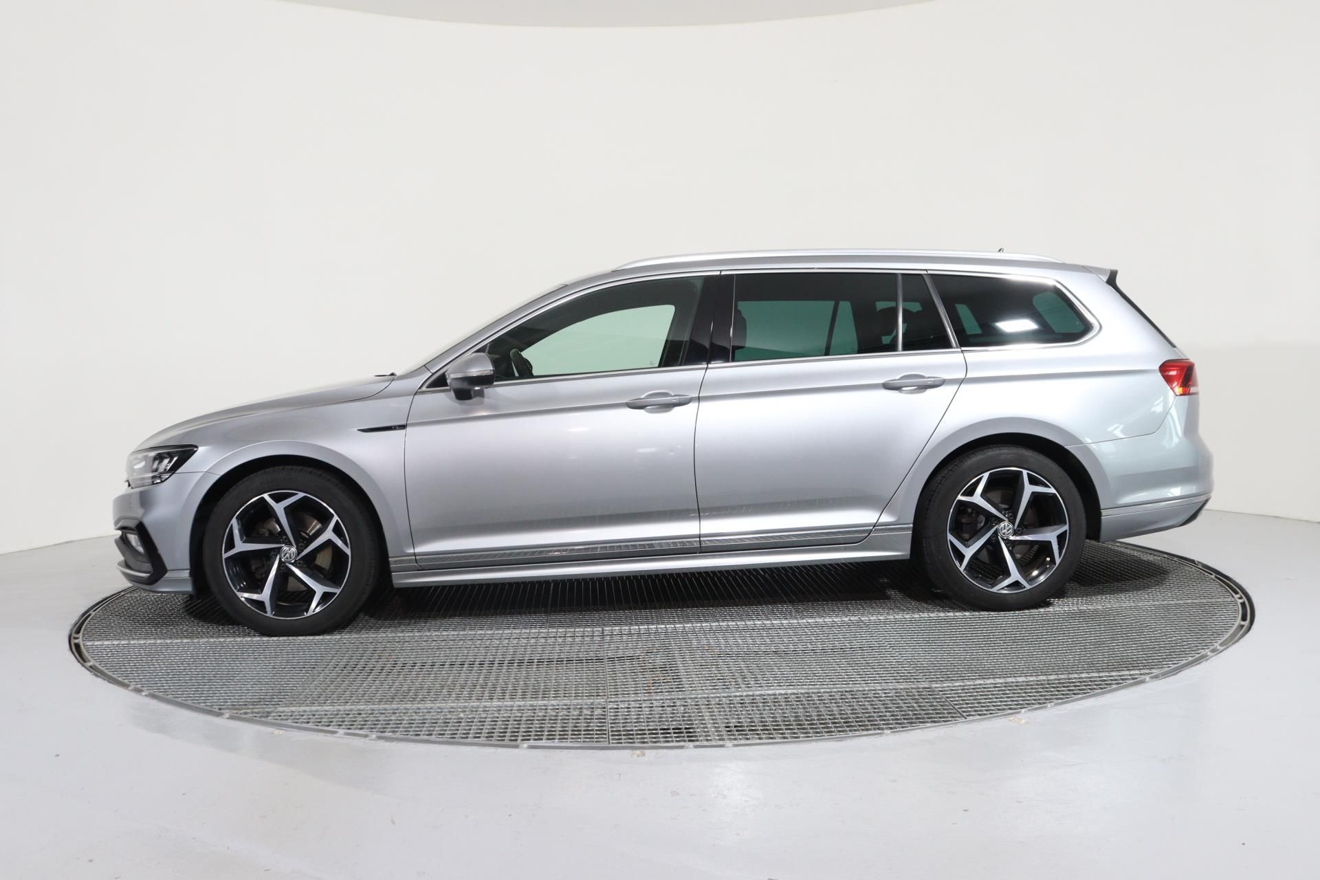 Volkswagen Passat, Variant 2,0 TDI R-Line DSG - fotka 3