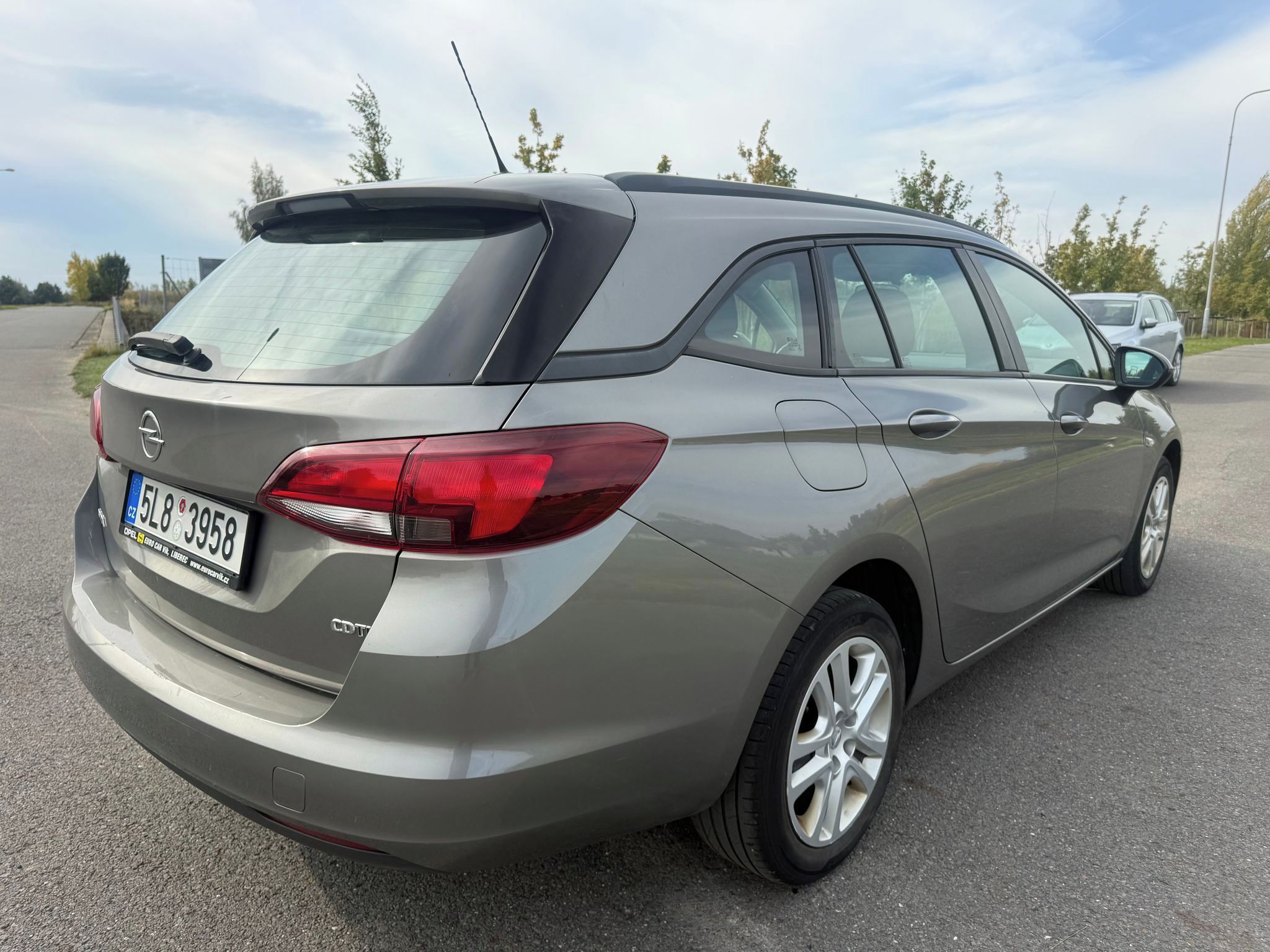 Opel Astra, SPORTS TOURER 1,6 TDI 54000KM - fotka 5