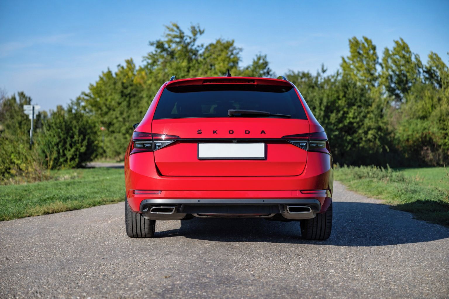 Škoda Superb, 2.0 TSi - Sportline 4x4 - fotka 3