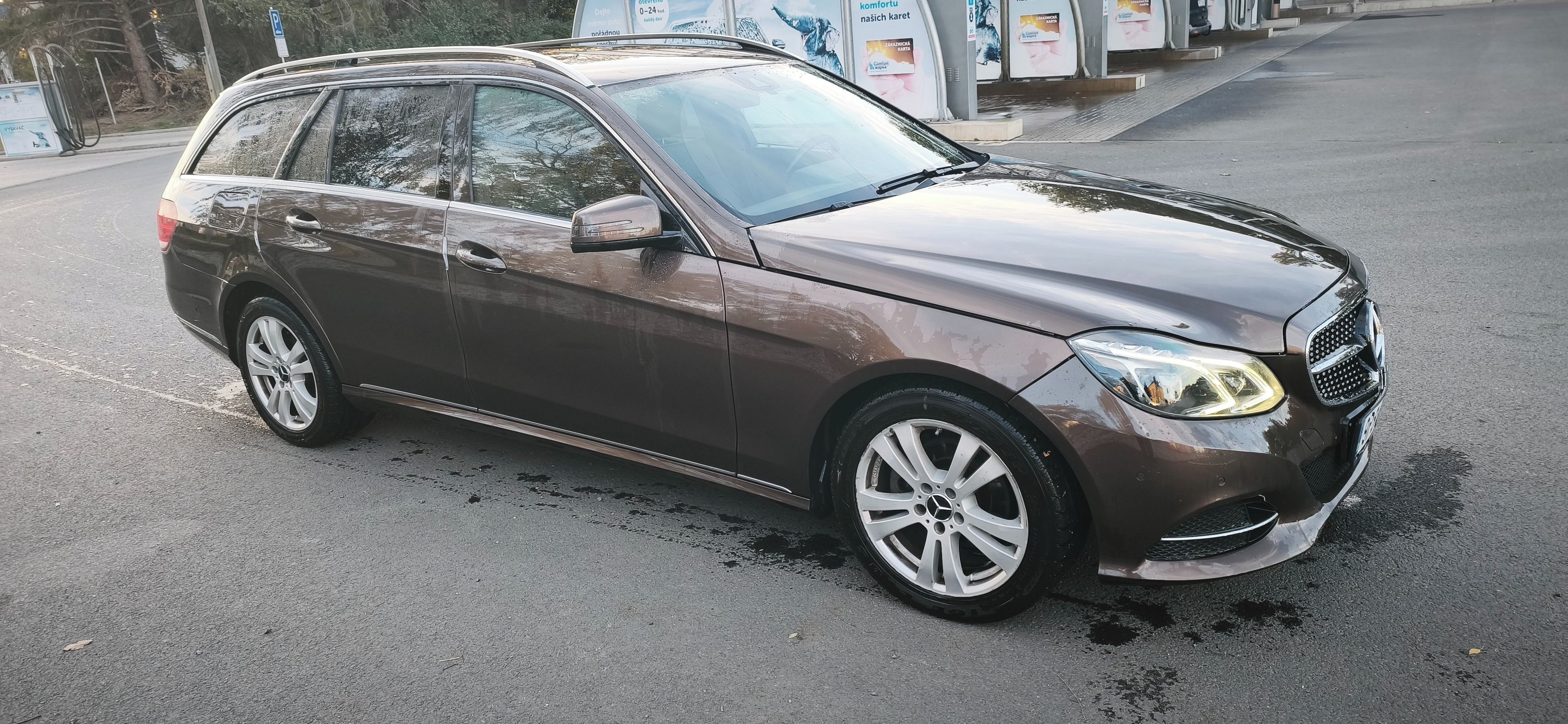 Mercedes-Benz Třídy E, E220 Bluetec 125kw 9g-tronic - fotka 2