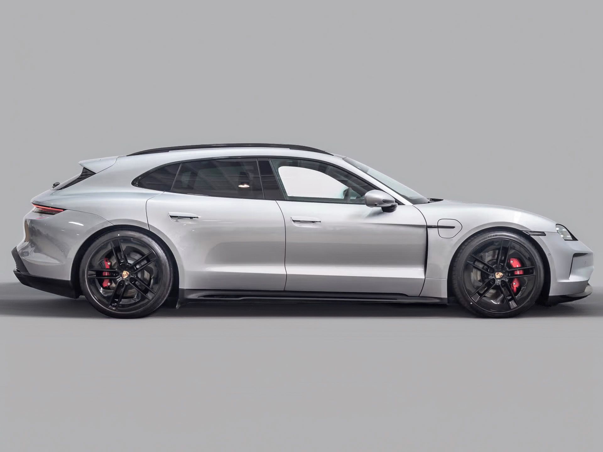 Porsche Taycan, GTS Sport Turismo HuD Inno Ven - fotka 4
