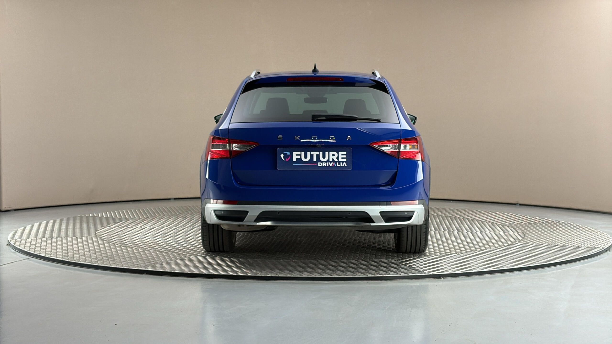 Škoda Superb, 2.0 TDI DSG 4x4 Scout Combi - fotka 5