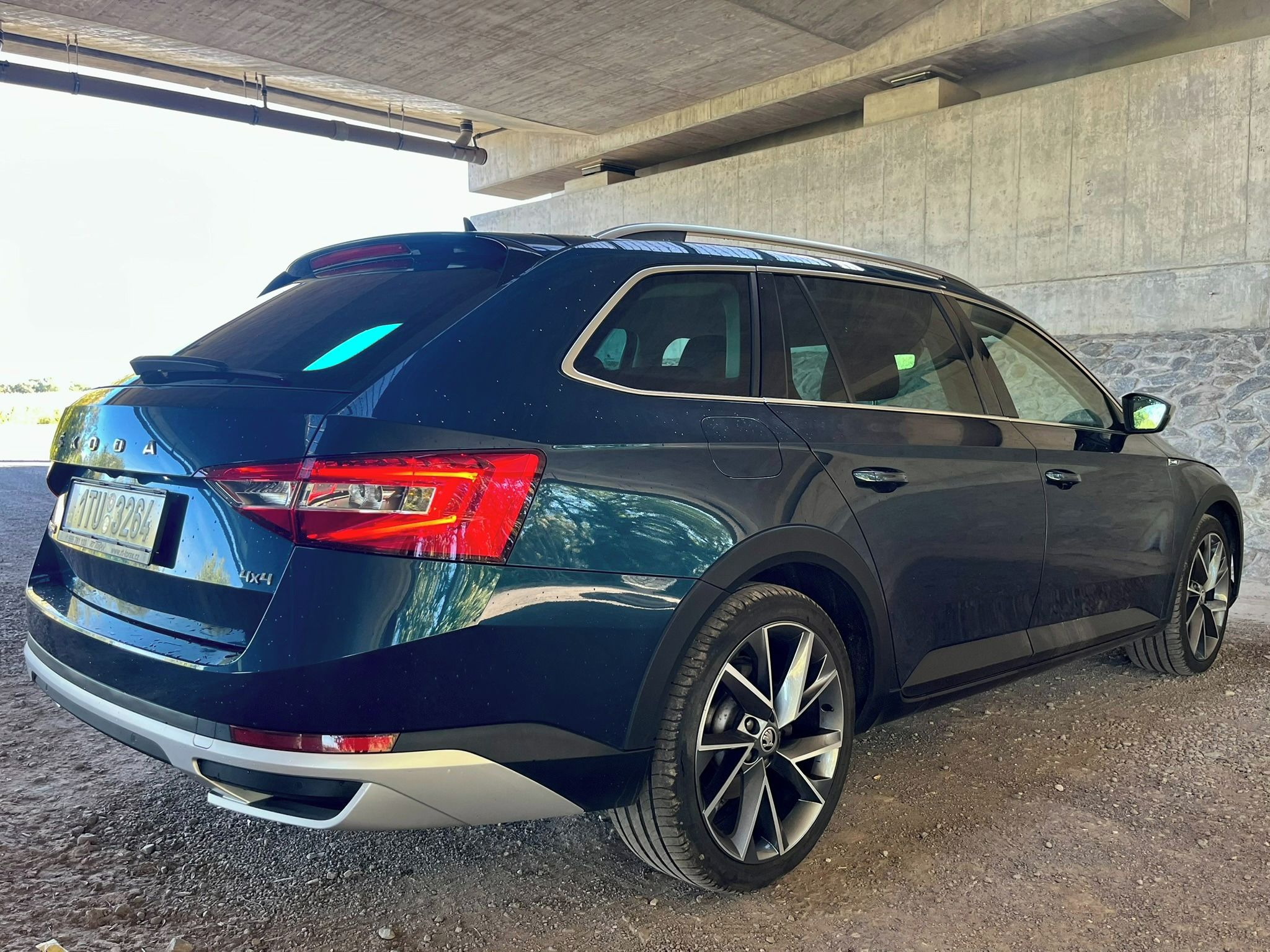 Škoda Superb, Scout 2.0 TDI DSG 4x4 ČR - fotka 5