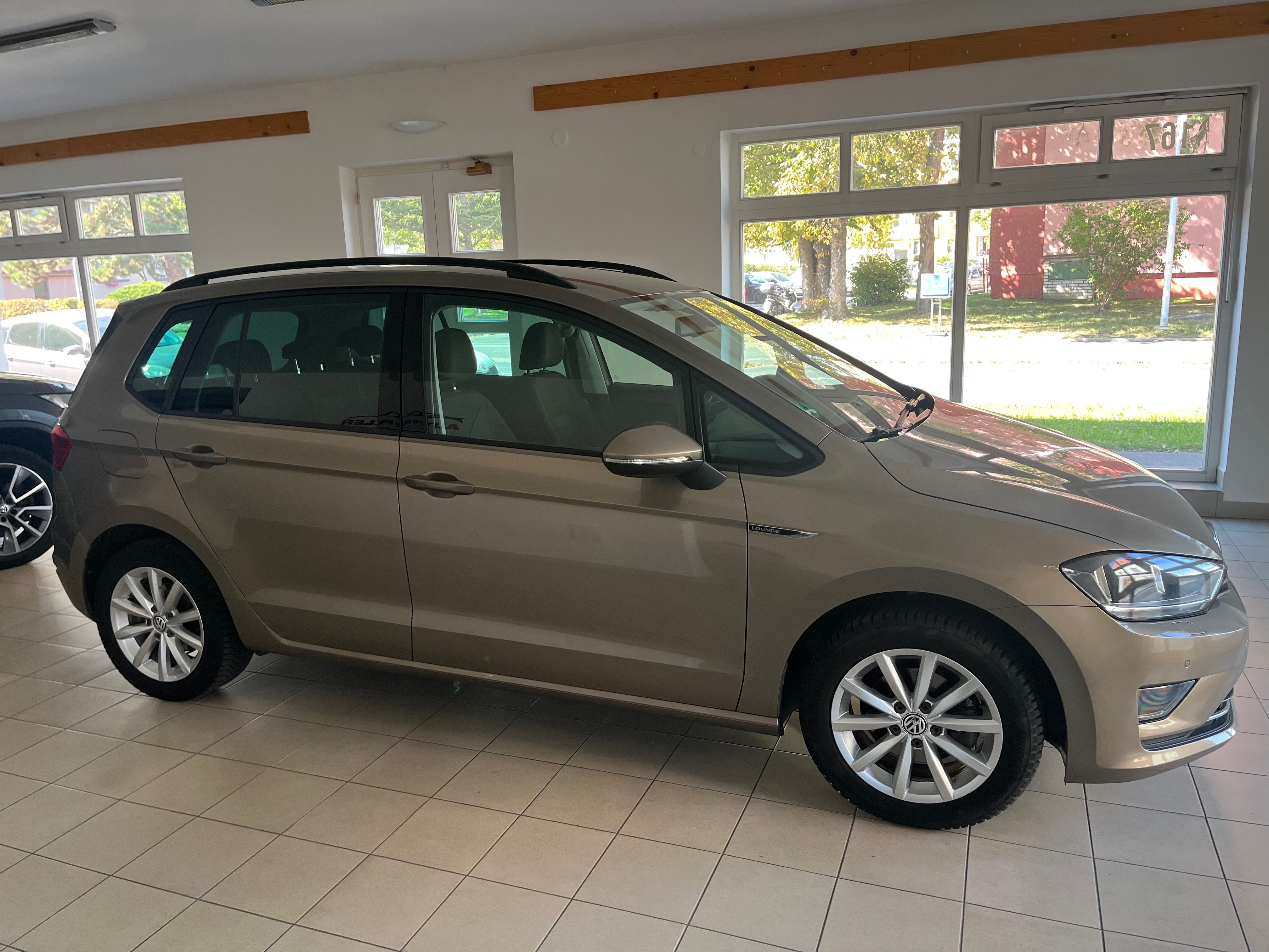 Volkswagen Golf Sportsvan, 1,2 Tsi 81kw  Lounge - fotka 3