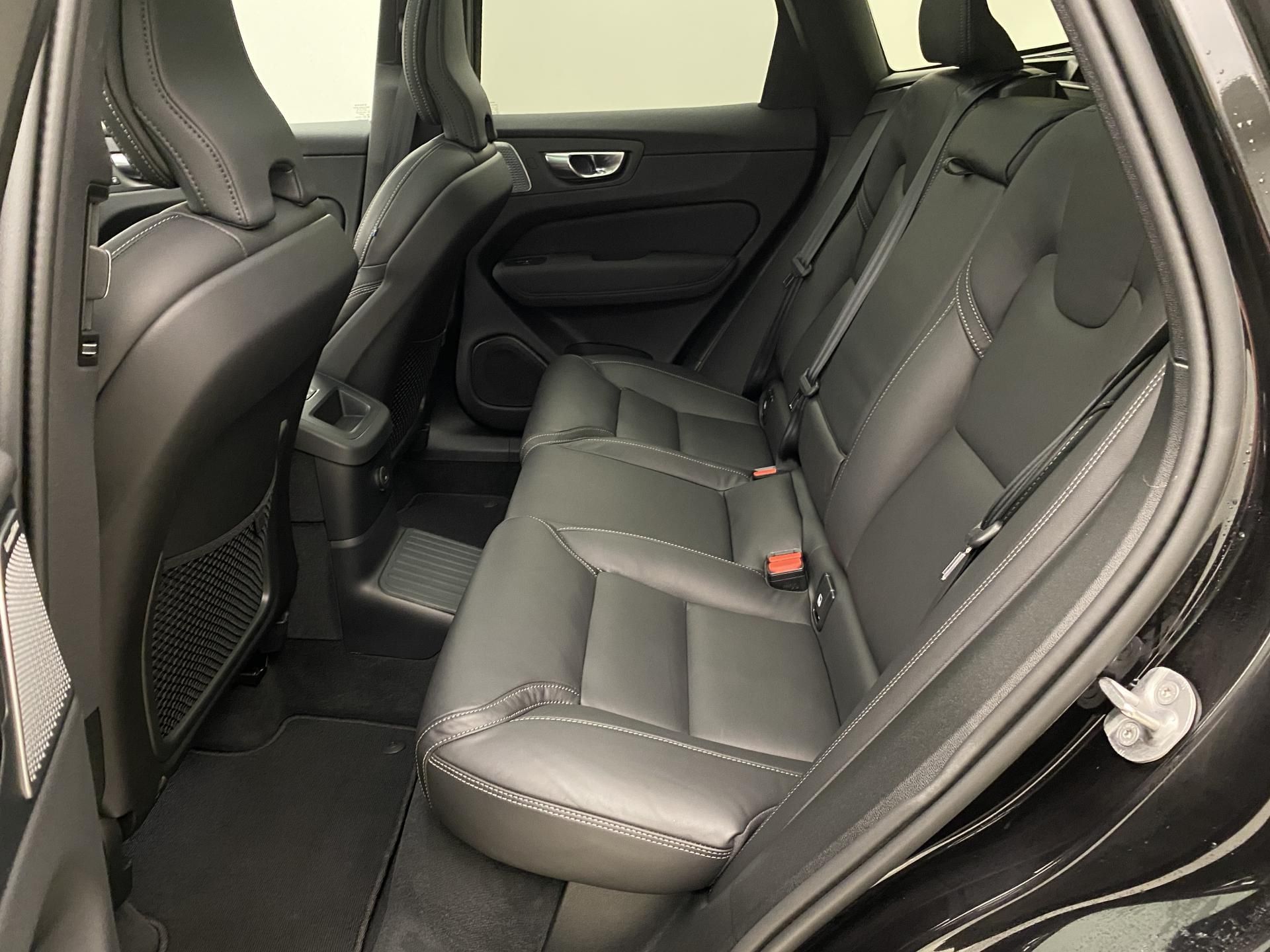 Volvo XC60, T8 AWD RECHARGE BLACK EDITION - fotka 5