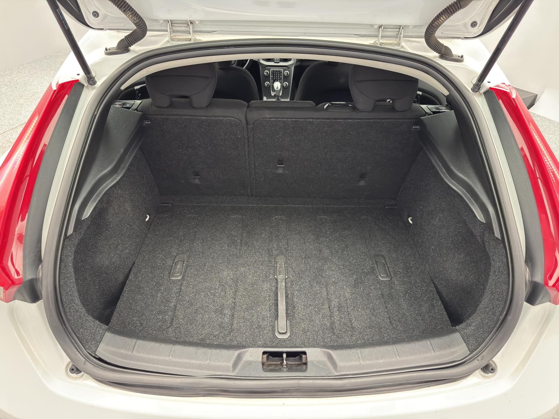 Volvo V40, D2 MOMENTUM CZ - fotka 5