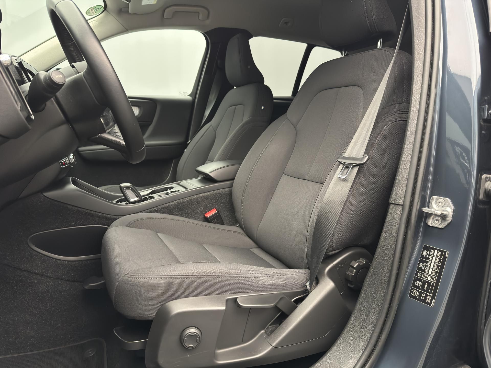 Volvo XC40, T3 MOMENTUM CZ 1.maj - fotka 4