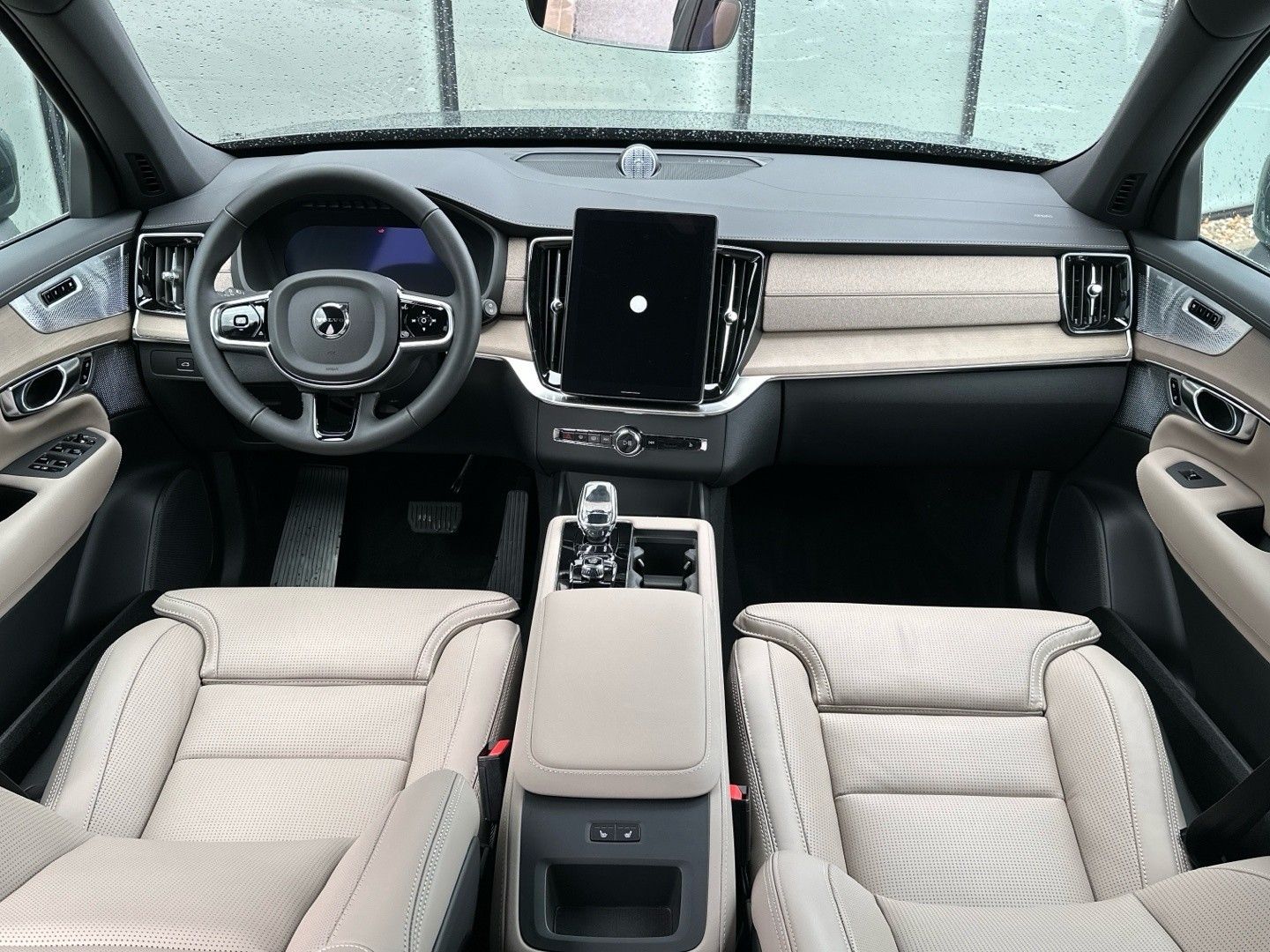 Volvo XC90, 2.0B5 184kW 4x4  PLUS BRIGHT - fotka 4