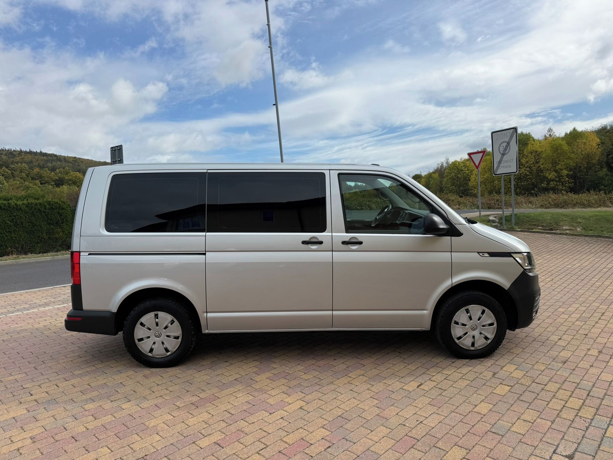 Volkswagen Transporter, T6.1 2.0 TDI 110kW DSG 5 MÍST - fotka 6