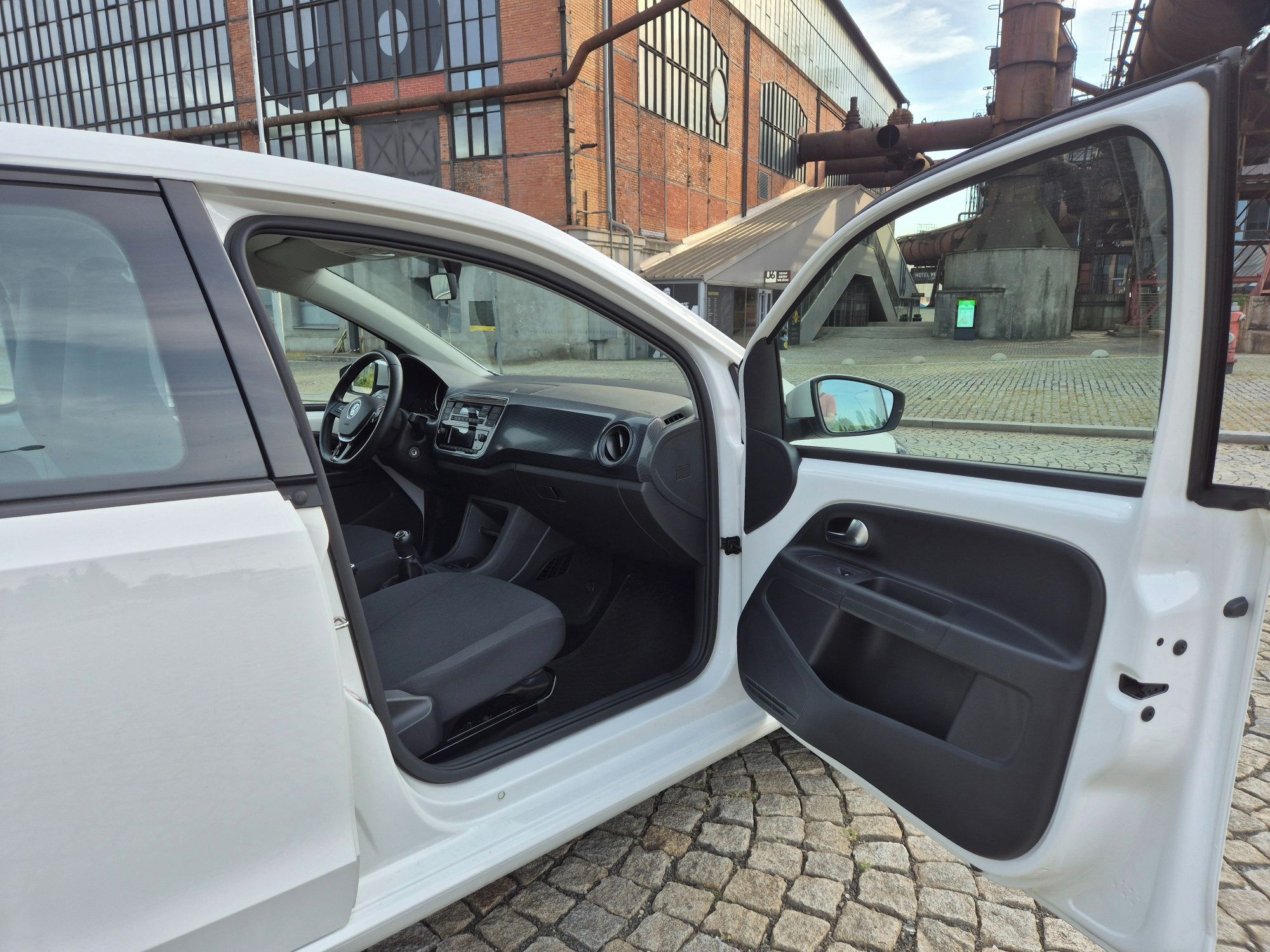 Volkswagen Up!, 1.0 MPI 44 kW | ČR | servis VW - fotka 4